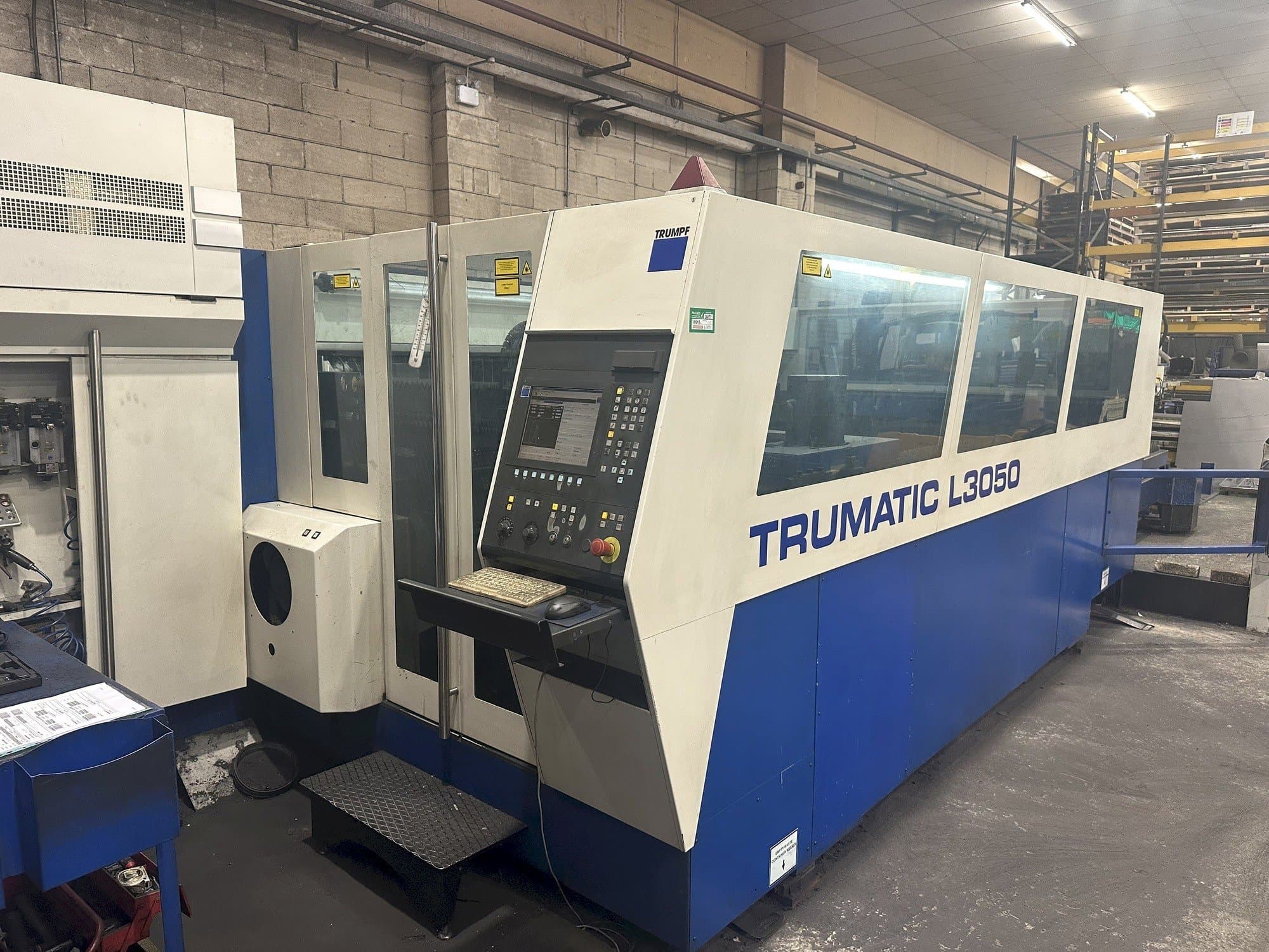 Makine  Trumpf Trumatic L3050 - Önden görünüm