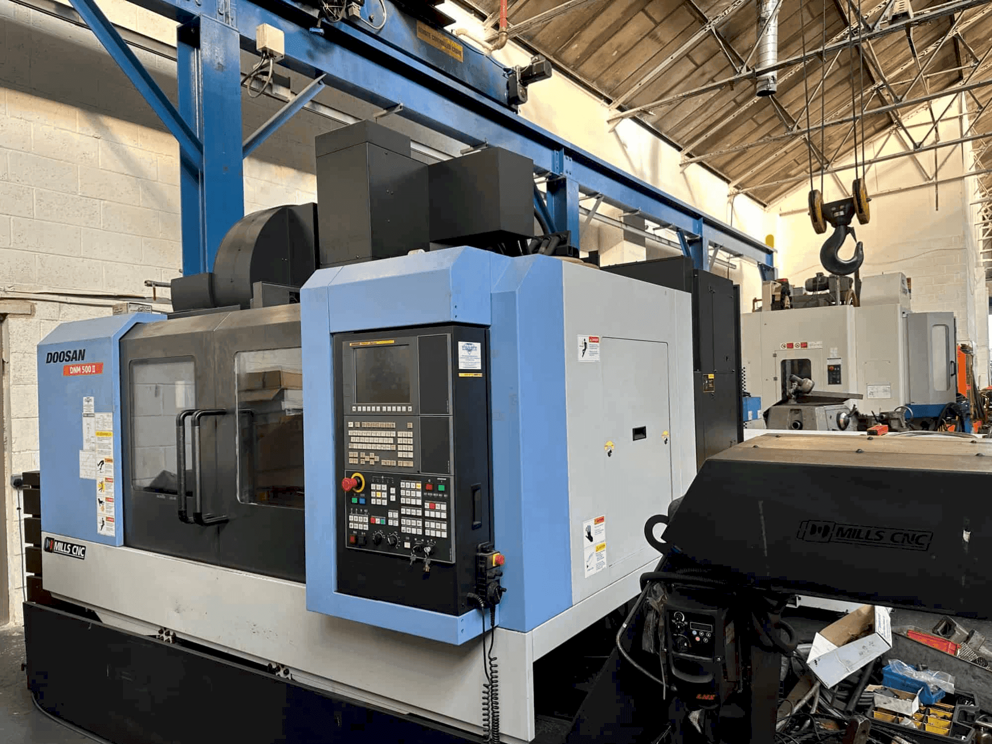Makine  DOOSAN DNM 500 II - Önden görünüm