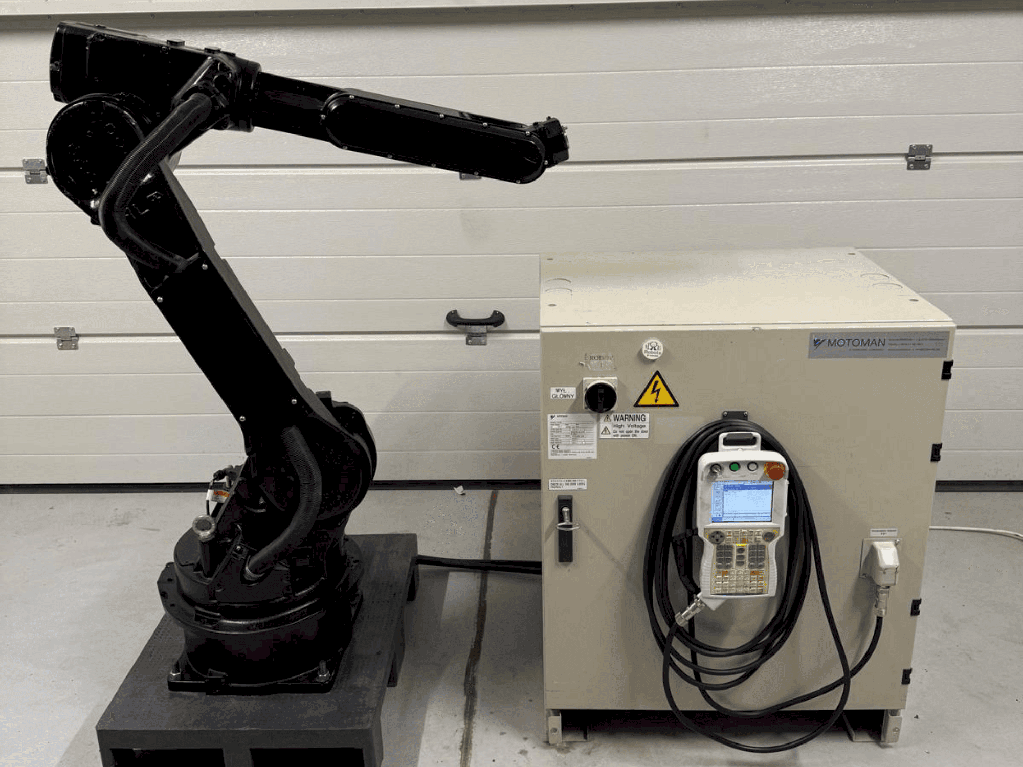 Makine  Yaskawa Motoman YR HP 20D - Önden görünüm