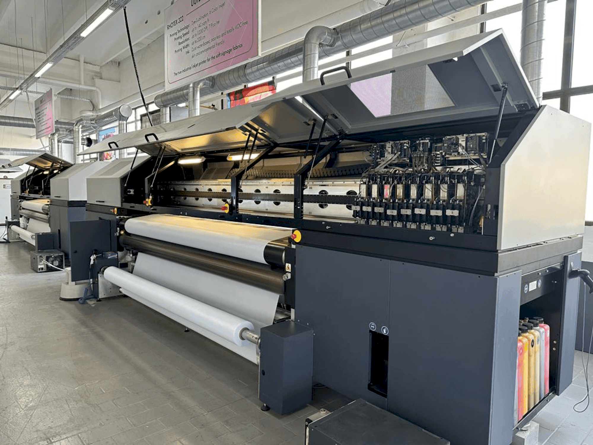 Makine  Durst Rhotex 322 - Önden görünüm