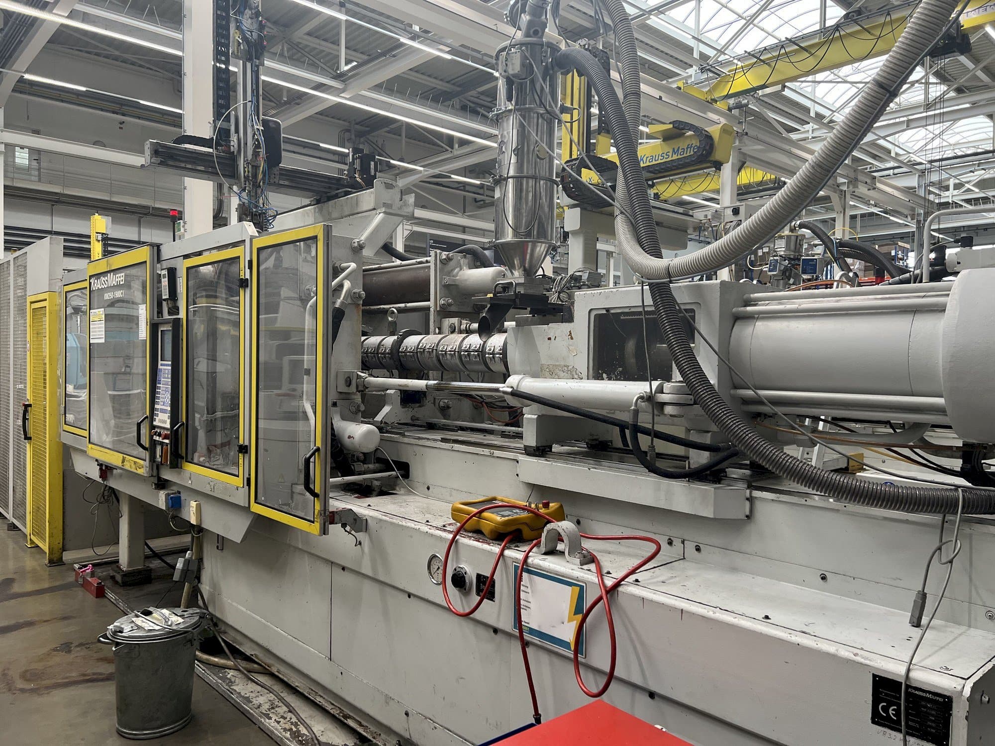 Makine  Krauss Maffei KM 250 - Önden görünüm