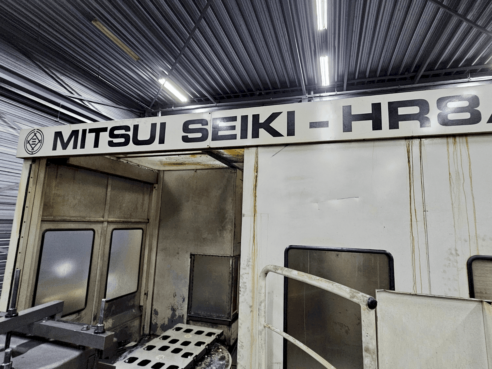 Makine  Mitsui Seiki HR8A - Önden görünüm