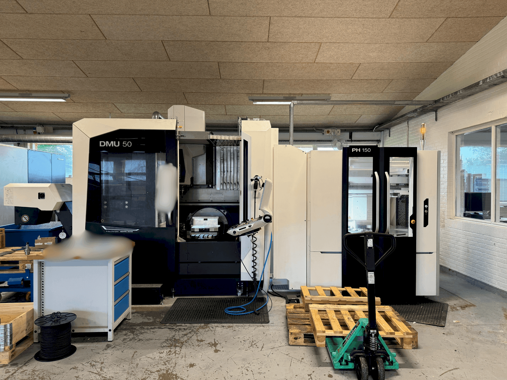 Makine  DMG MORI DMU 50 + PH 150 - Önden görünüm