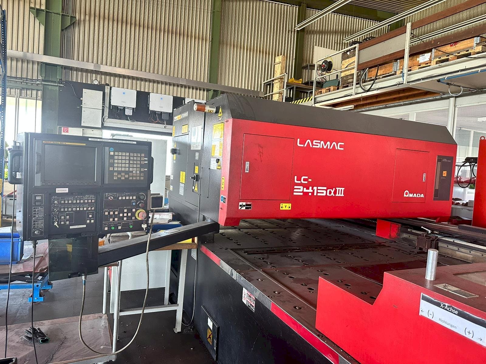 Makine  AMADA LC2415 A3 - Önden görünüm