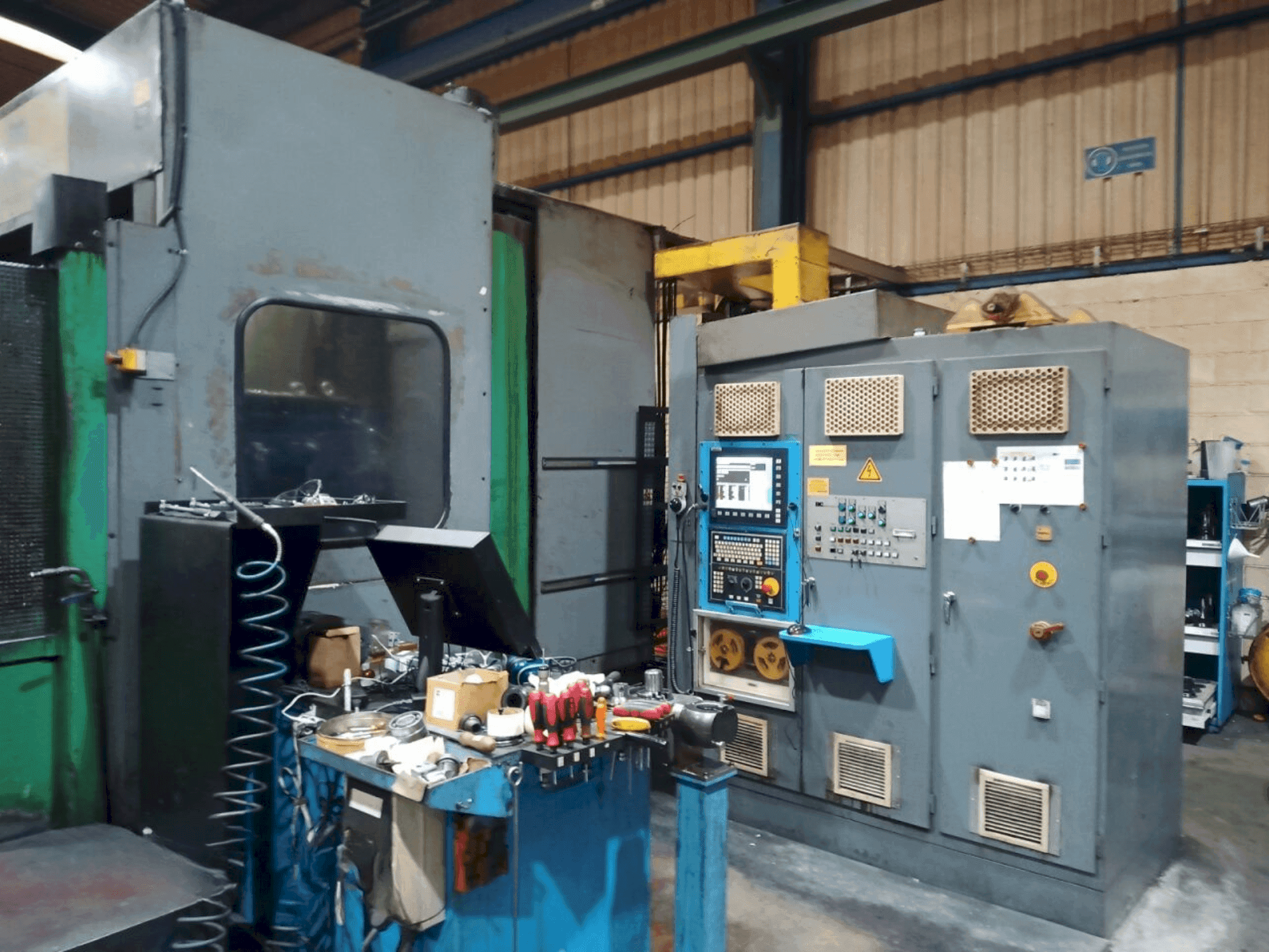 Makine  Correa XB-420 - Önden görünüm