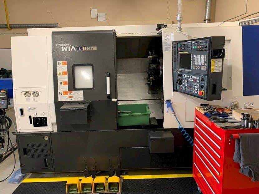 Makine  Hyundai Wia L150SY - Önden görünüm