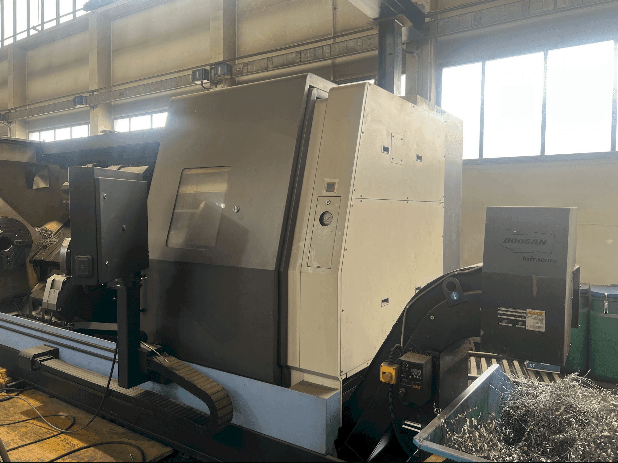 Makine  DOOSAN Puma 700 LM - Önden görünüm