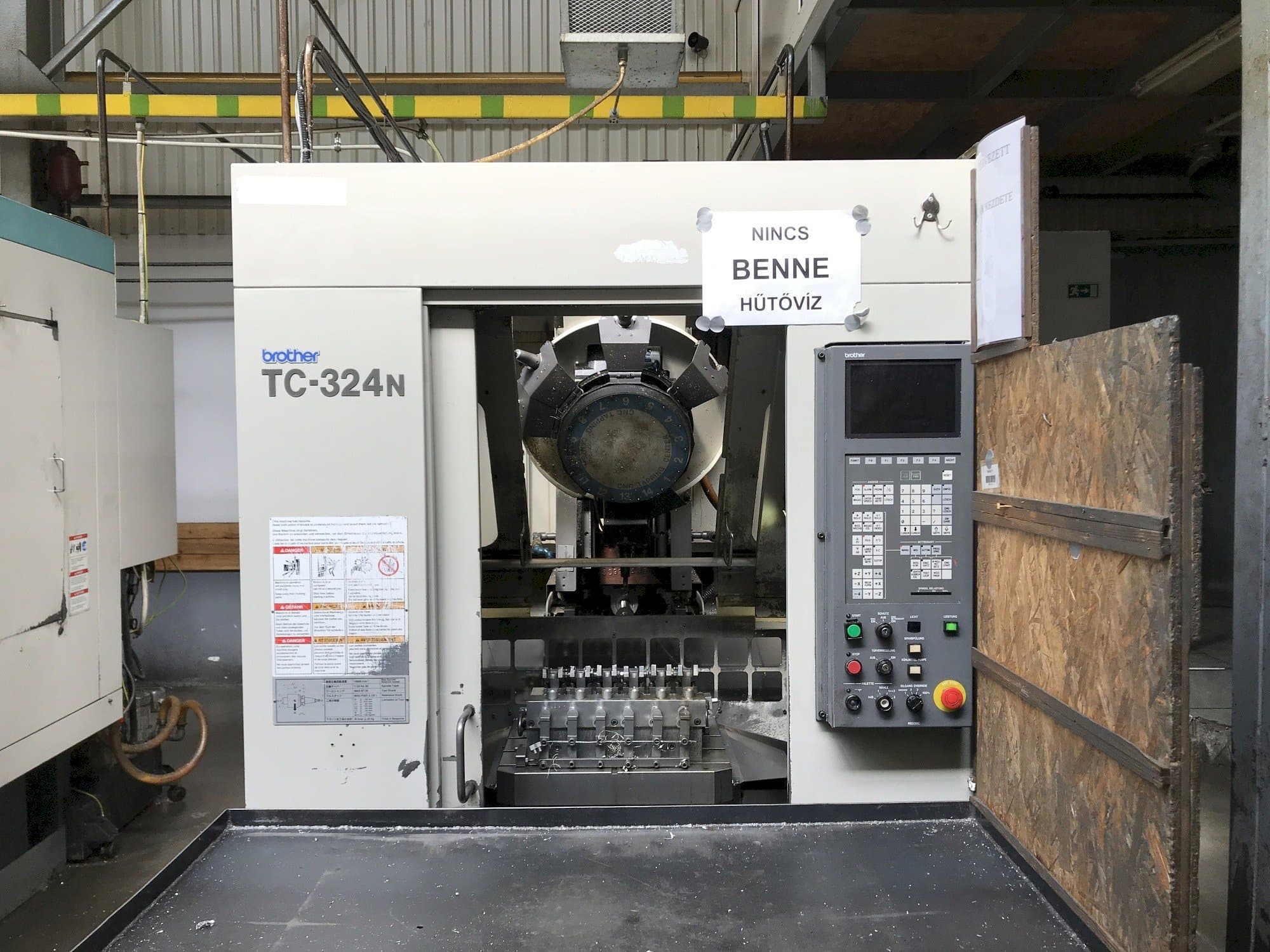 Makine  Brother TC-324N - Önden görünüm