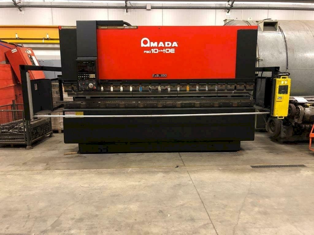 Makine  AMADA 10-40E - Önden görünüm