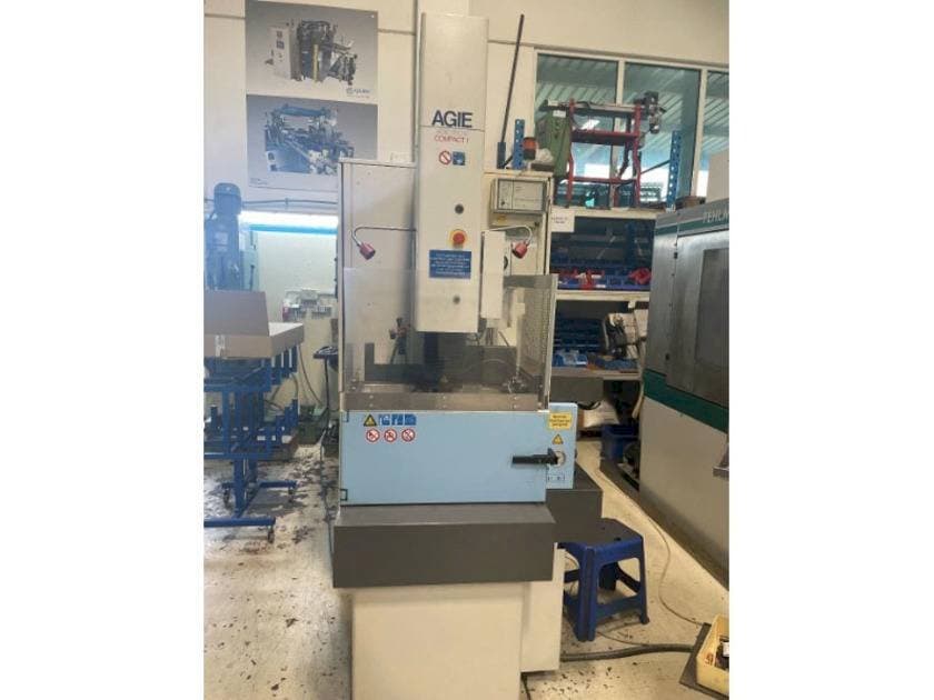 Makine  AGIE Agietron Compact 1 - Önden görünüm
