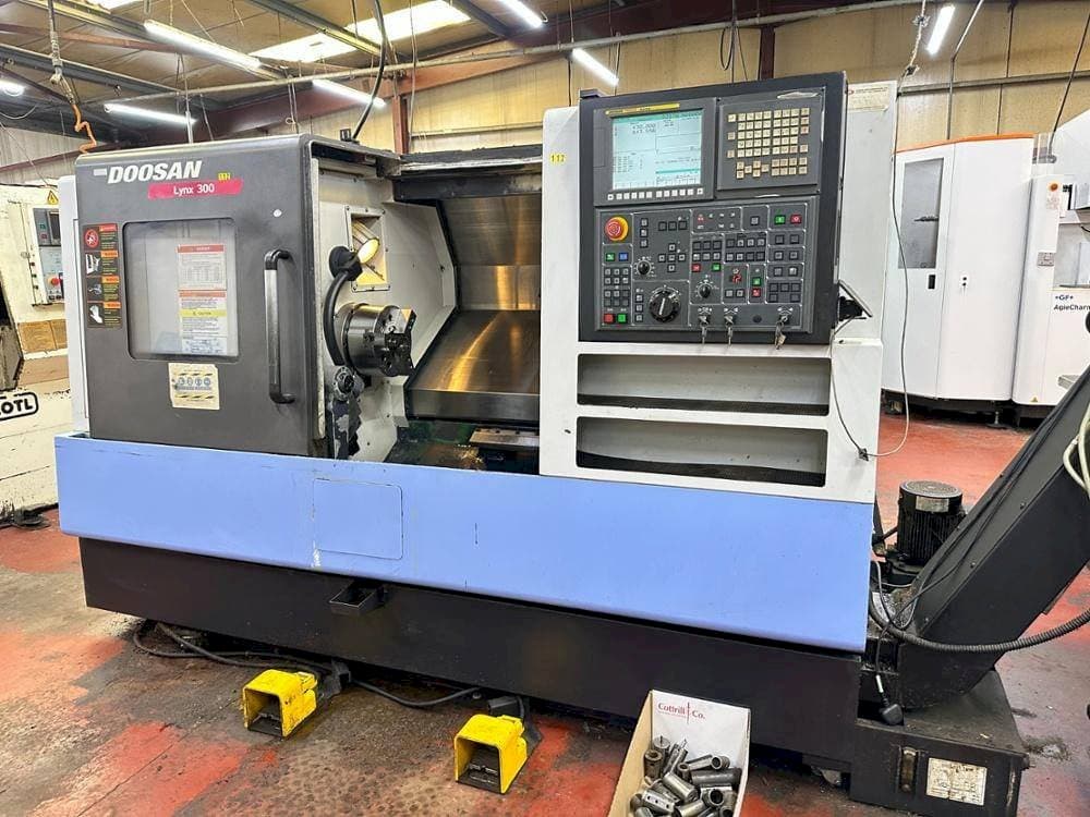 Makine  Doosan Lynx 300 - Önden görünüm
