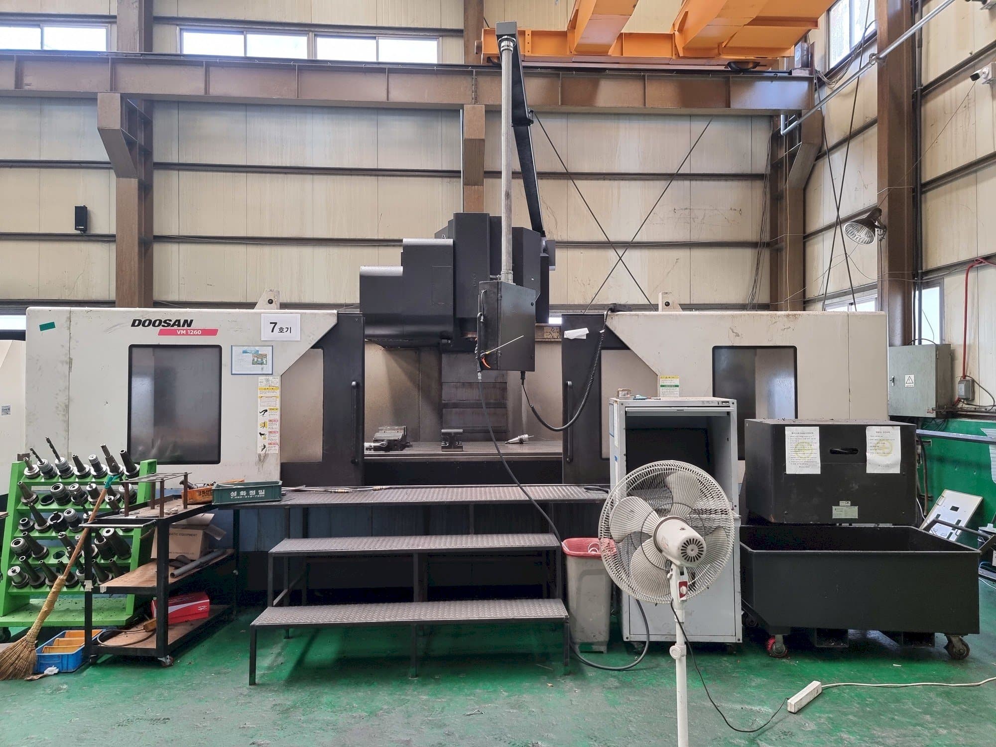 Makine  Doosan VM1260 - Önden görünüm