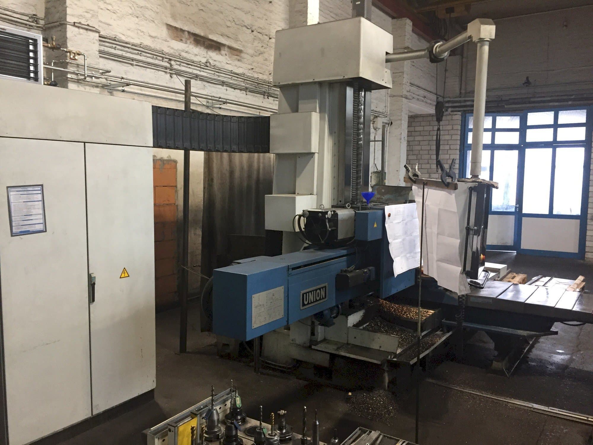 Makine  Union BFT 102 - Sol taraftaki görüntü