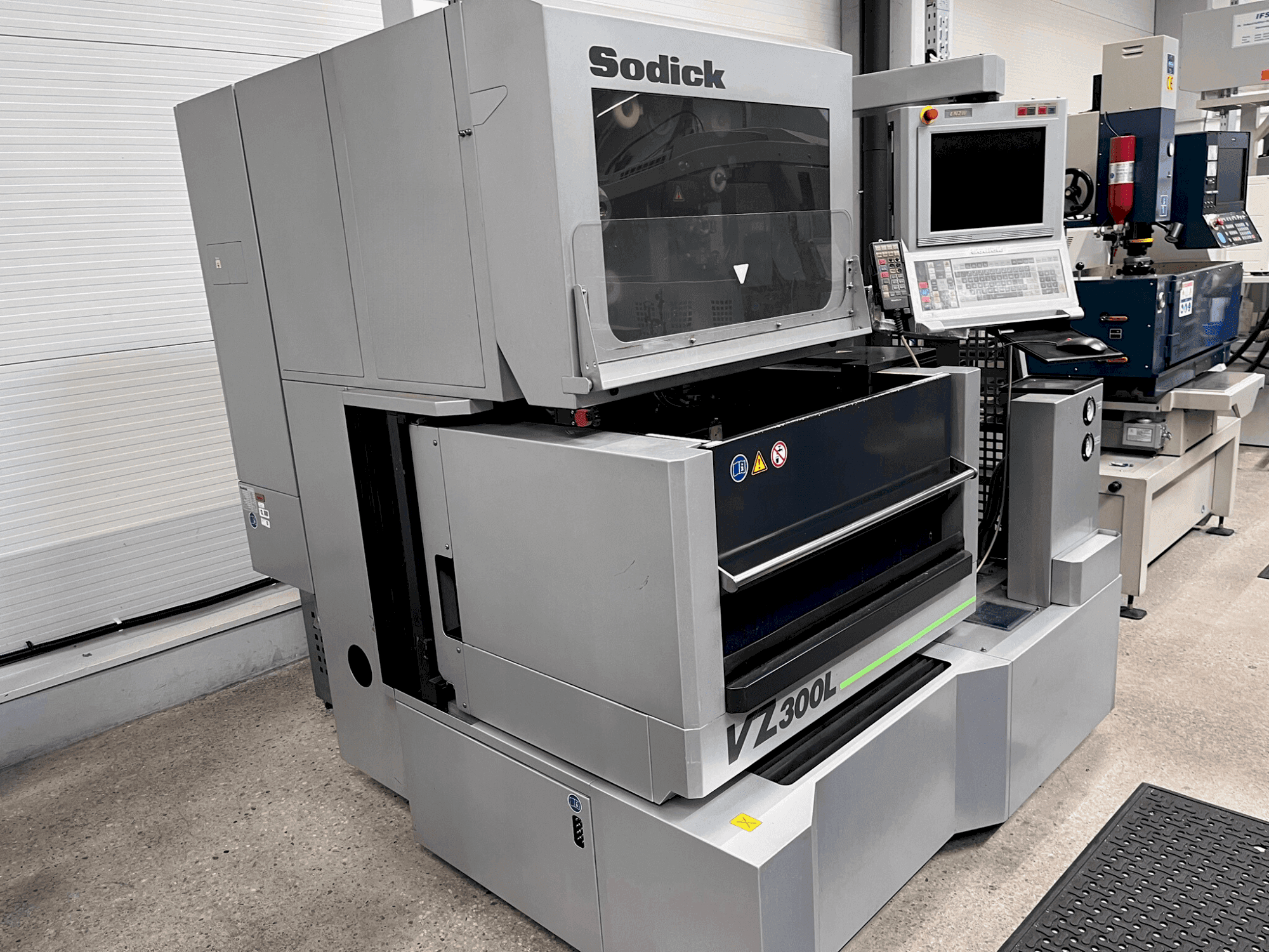 Makine  Sodick VZ 300L - Sol taraftaki görüntü