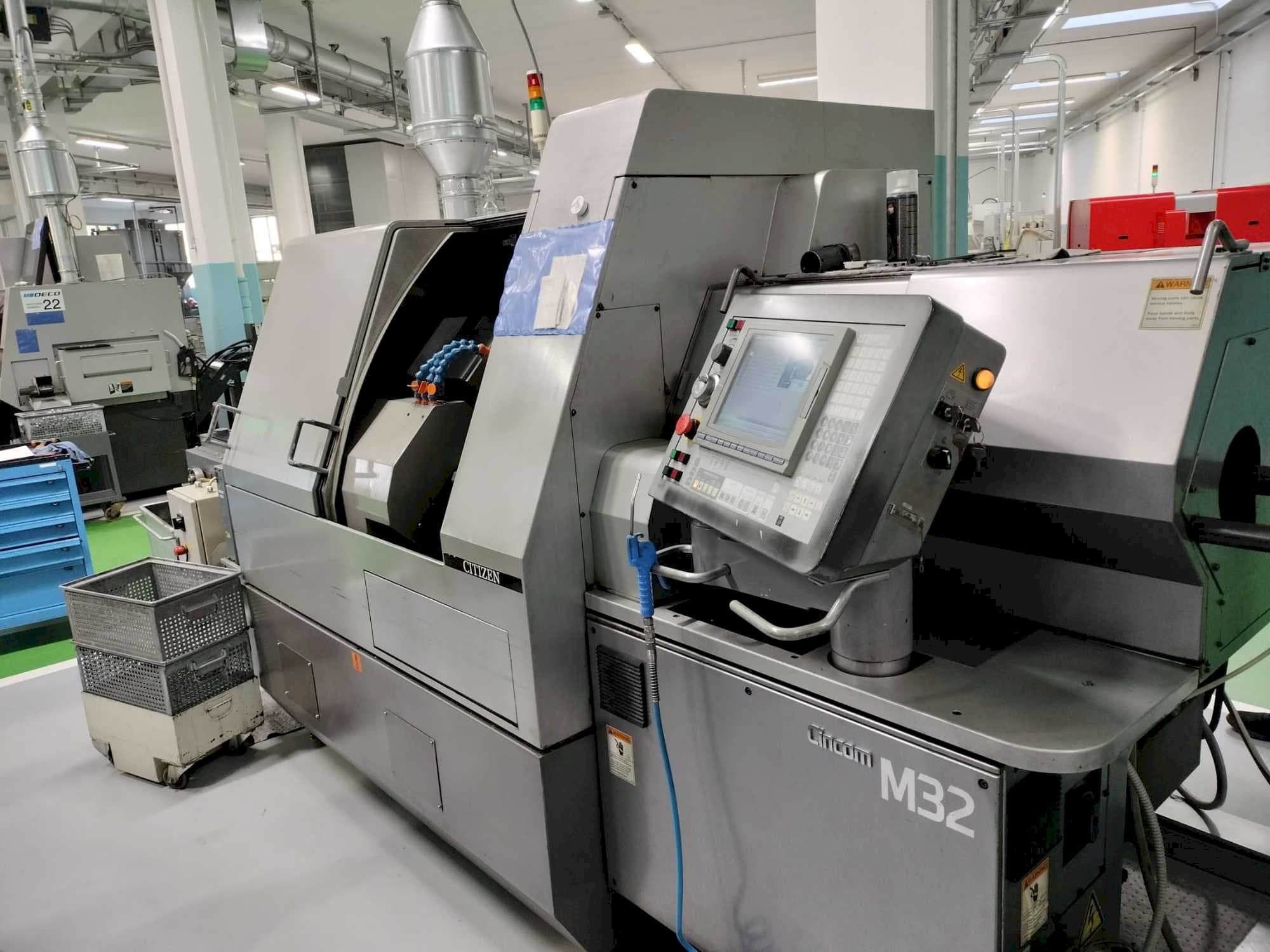 Makine  Citizen CINCOM M32V - Önden görünüm