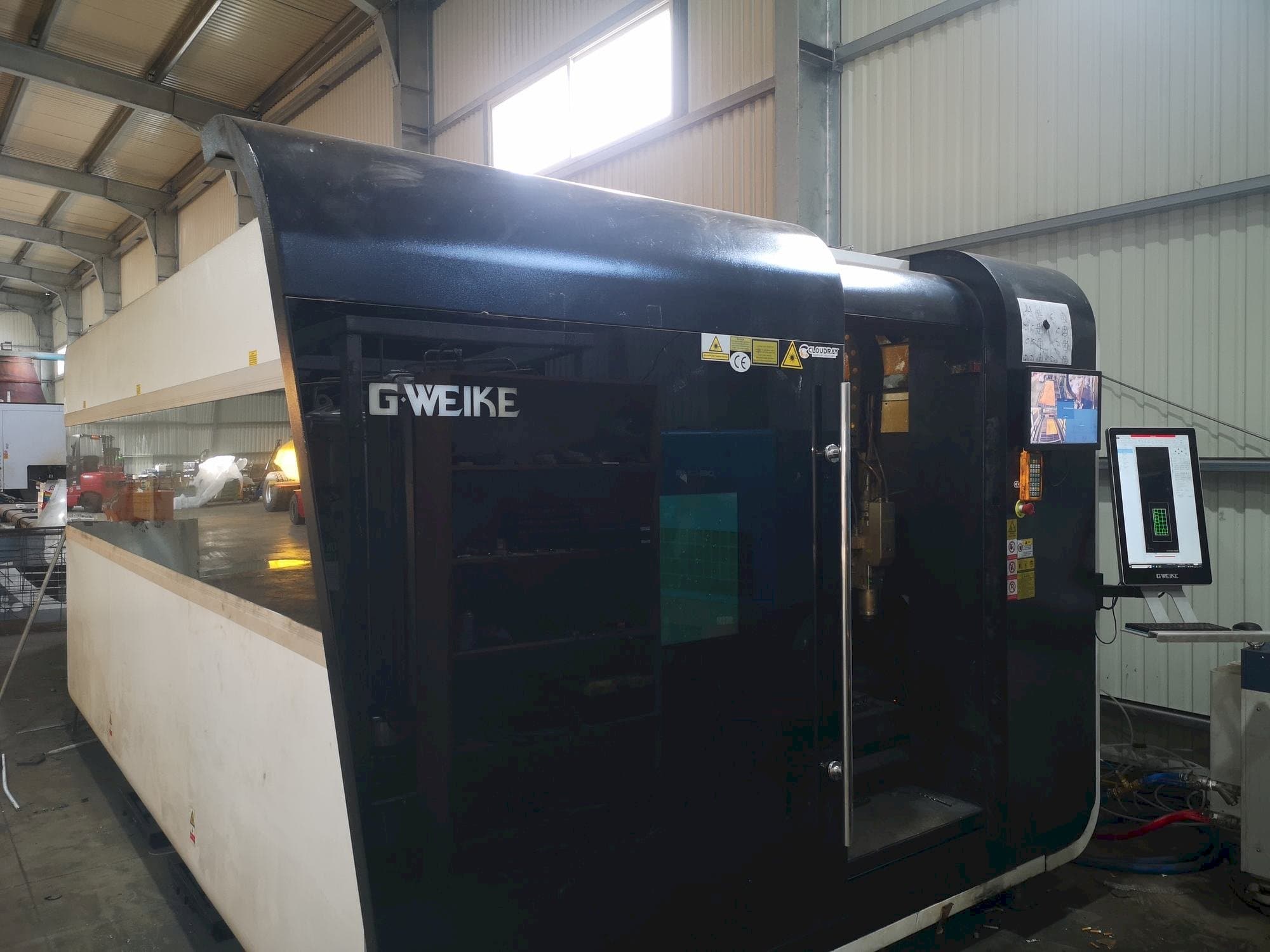 Makine  GWEIKE LF 3015 GA CNC - Önden görünüm