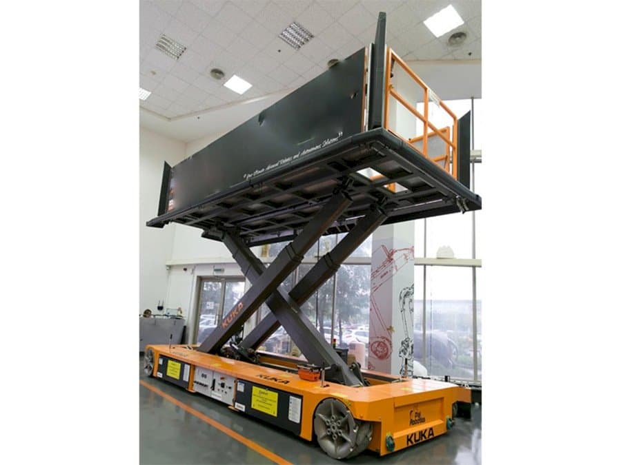 Makine  KUKA KoM TL-3 E575 1000 - Önden görünüm