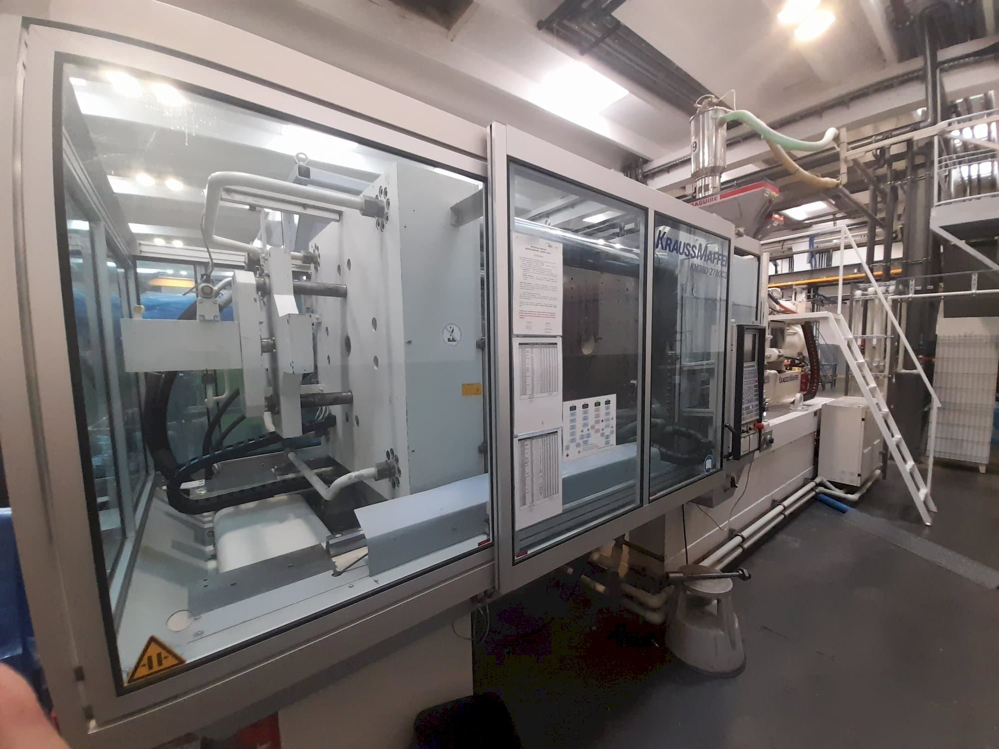 Makine  Krauss Maffei 380-2700 C3 - Sol taraftaki görüntü