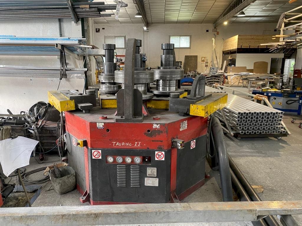 Makine  Tauring Alfa 200 - Önden görünüm