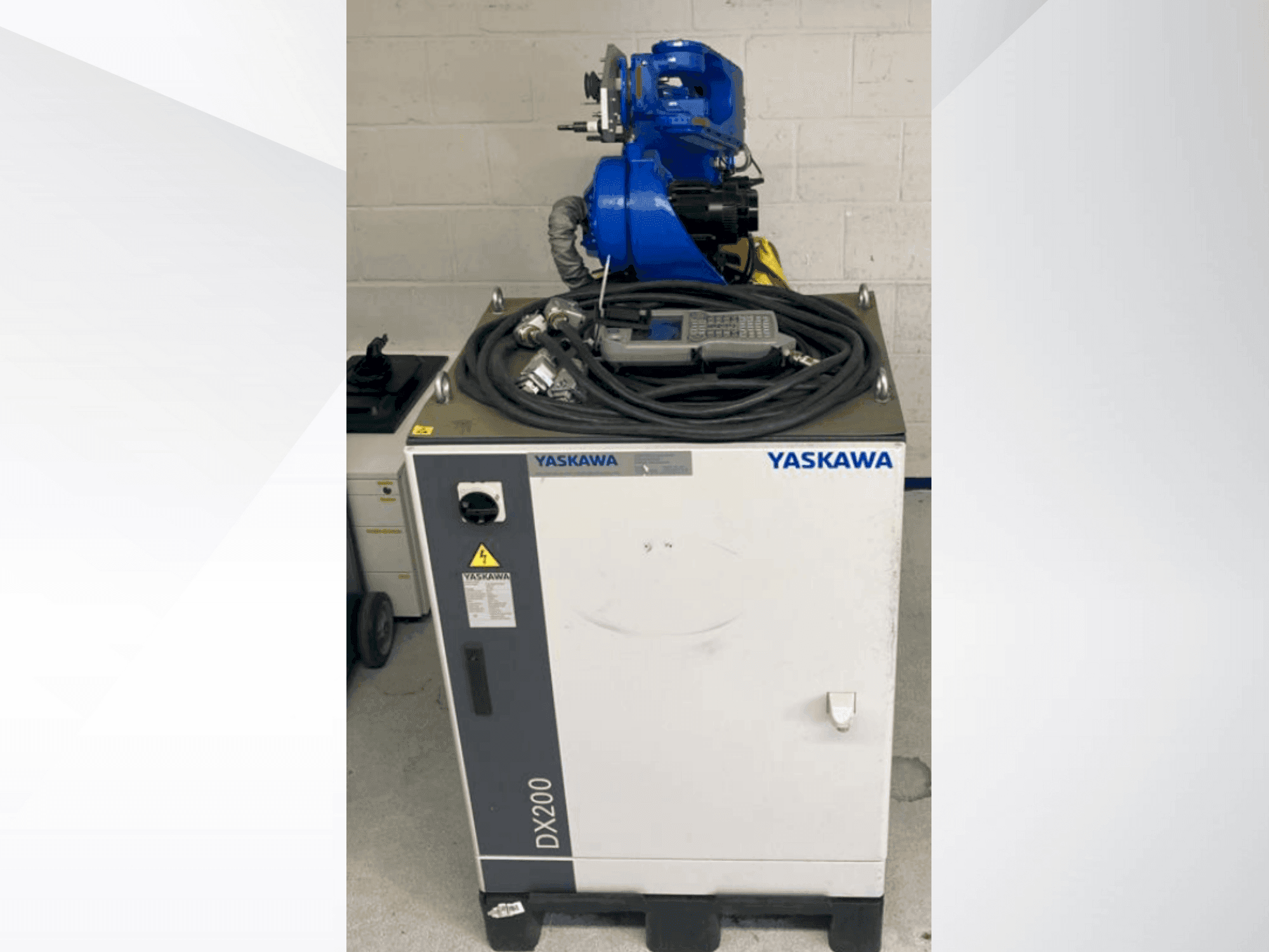 Makine  Yaskawa Motoman YR-MH00024-A00 - Önden görünüm