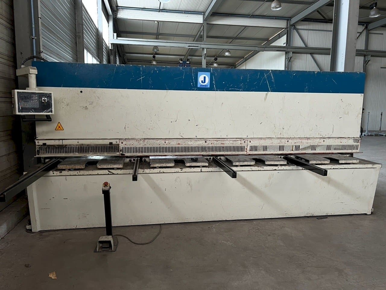 Makine  JORDI CH 413 - Önden görünüm