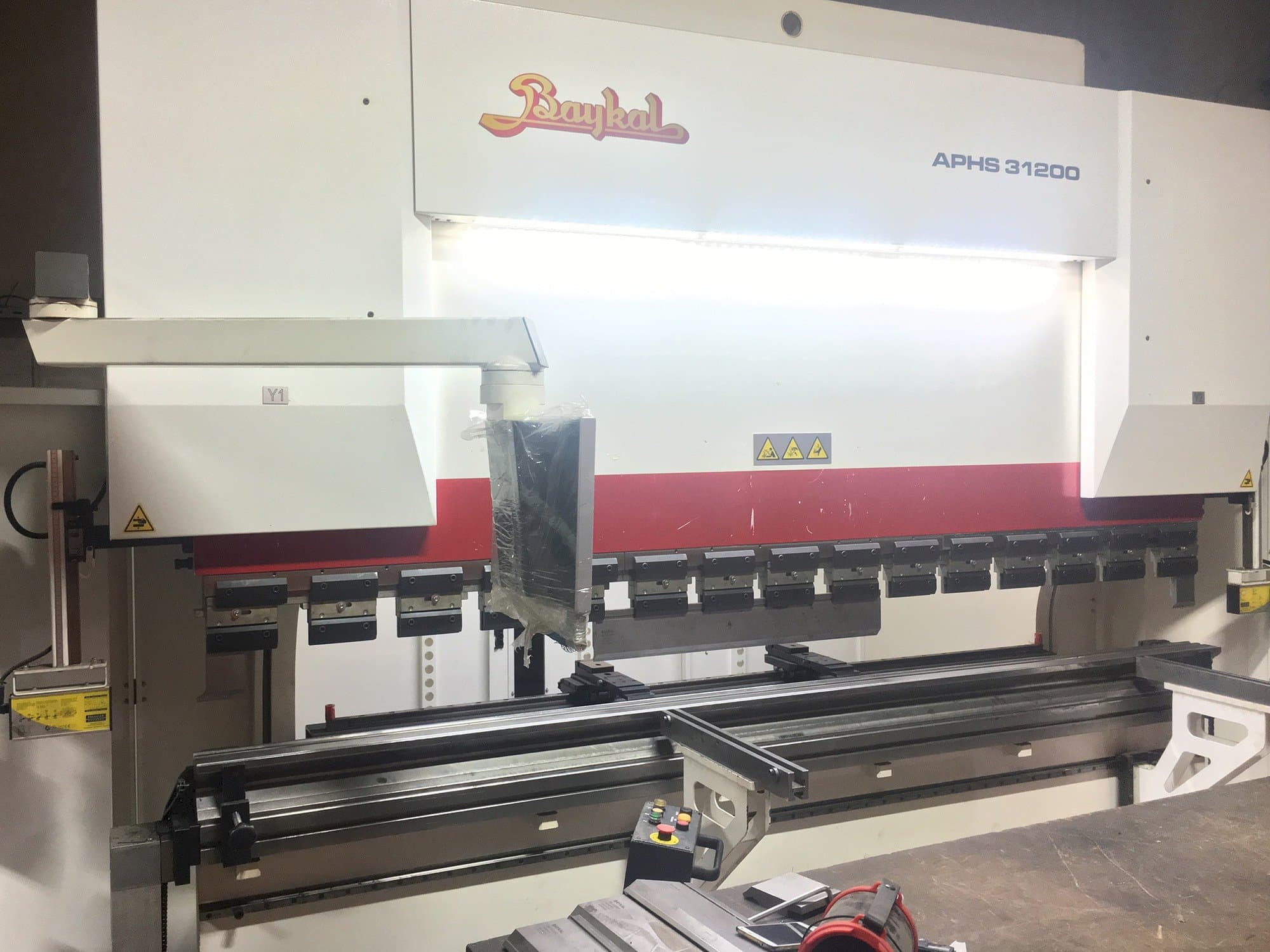 Makine  Baykal APHS 31200 - Önden görünüm