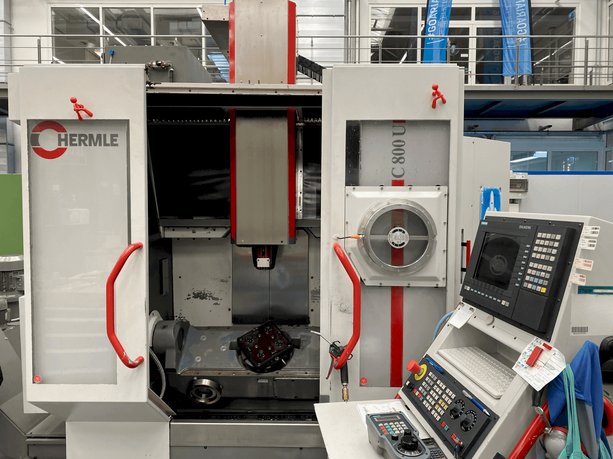 Makine  HERMLE C800 U - Önden görünüm