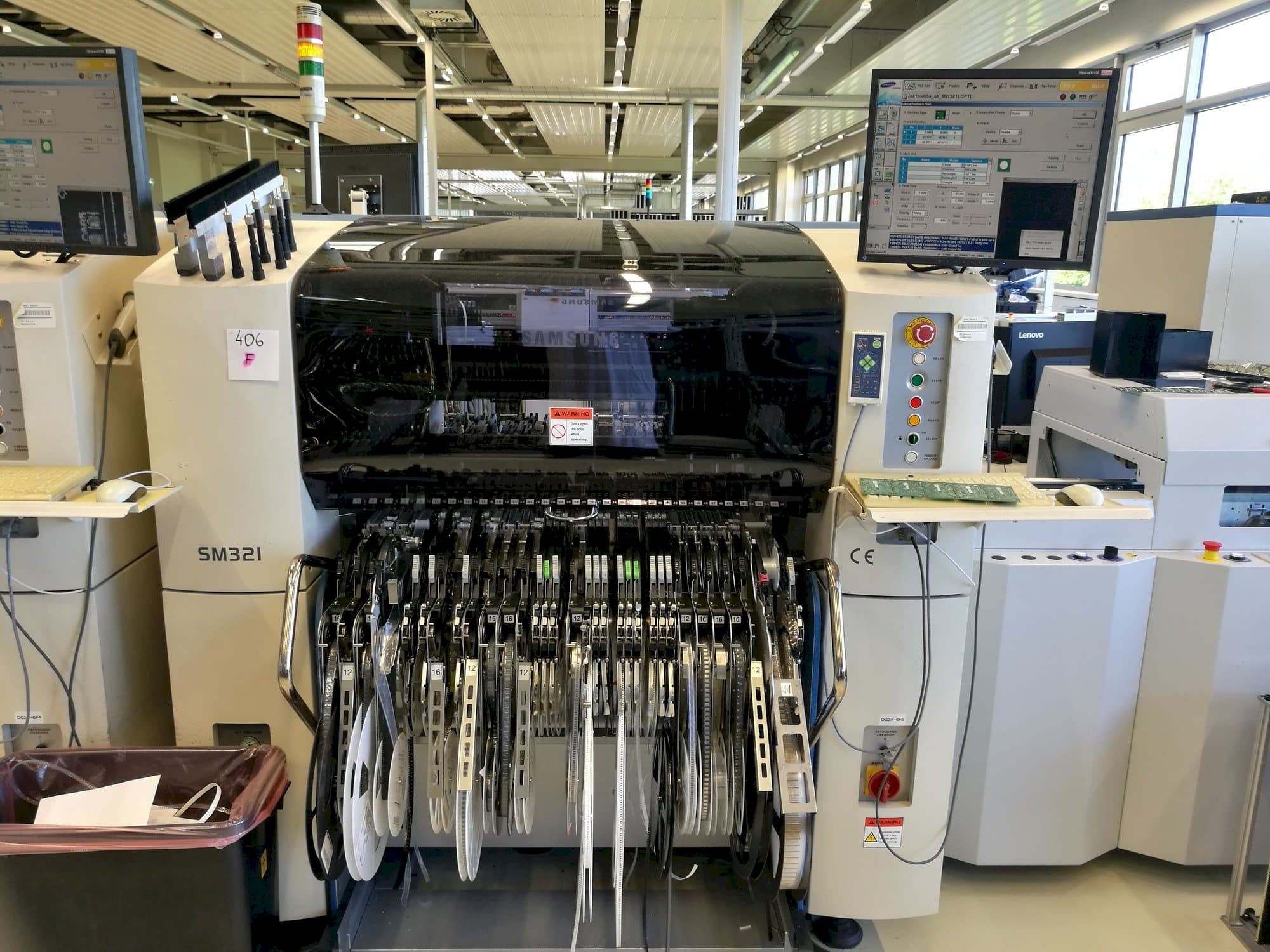 Makine  Samsung SM 321 - Önden görünüm