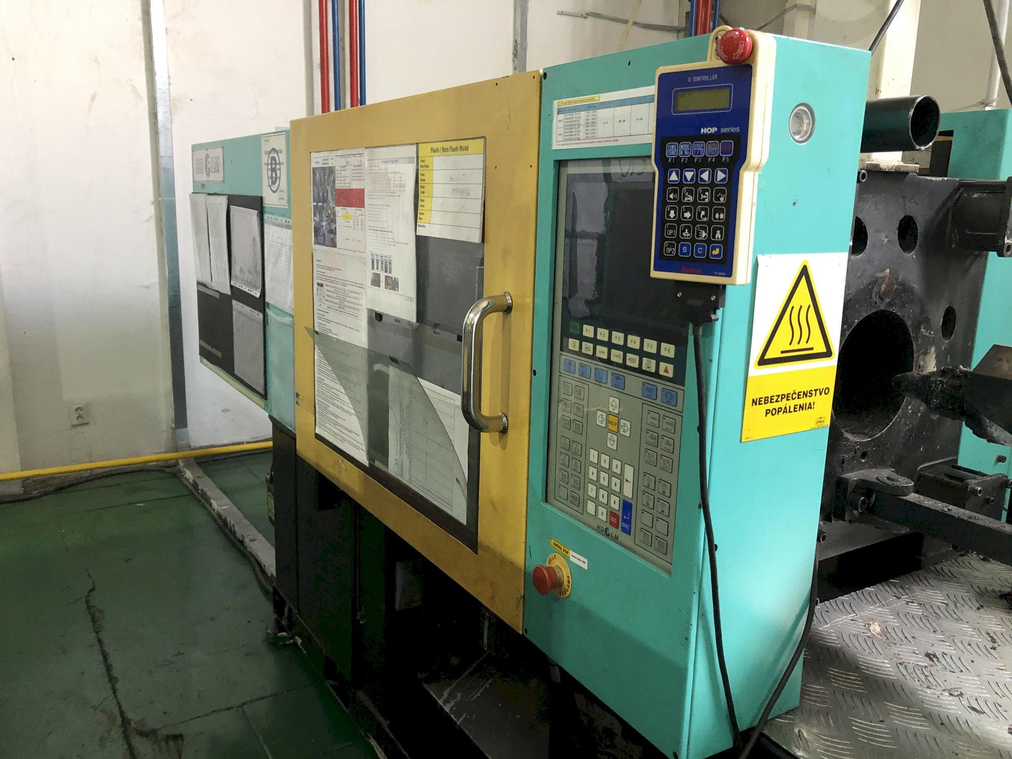 Makine  Hyundai K-120V - Önden görünüm