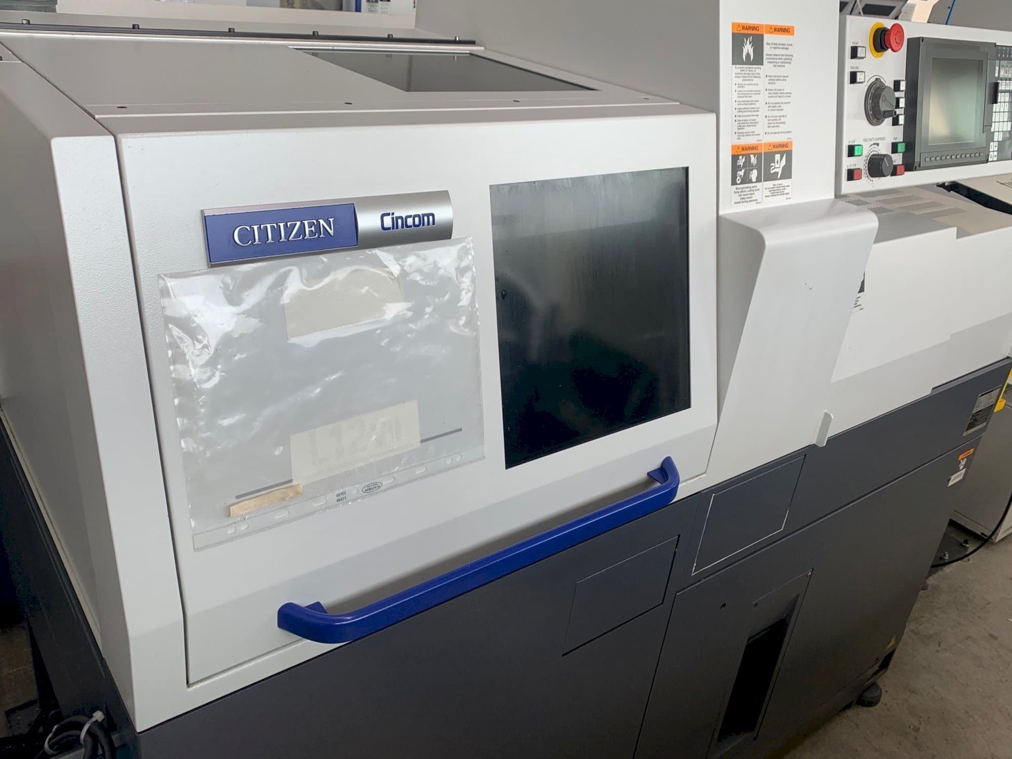 Makine  Citizen Cincom L12 - Önden görünüm