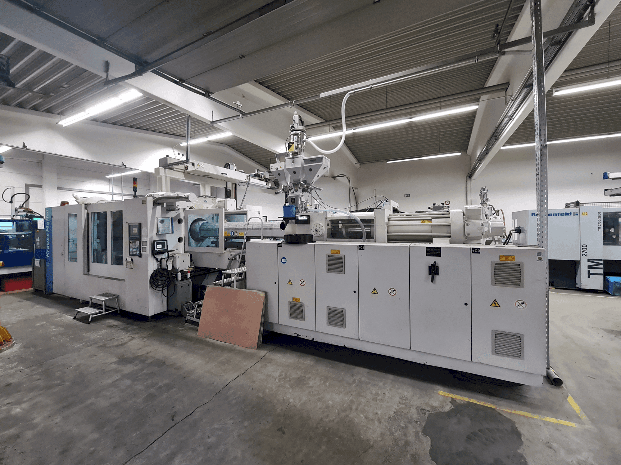 Makine  Krauss Maffei 800-6100 MX - Önden görünüm