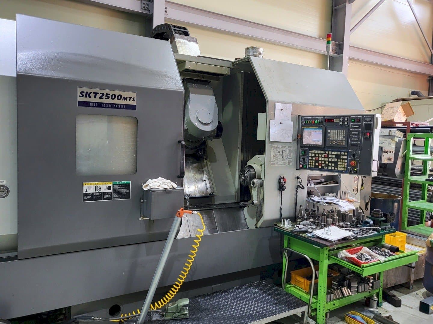 Makine  Hyundai Wia SKT2500MTS - Önden görünüm