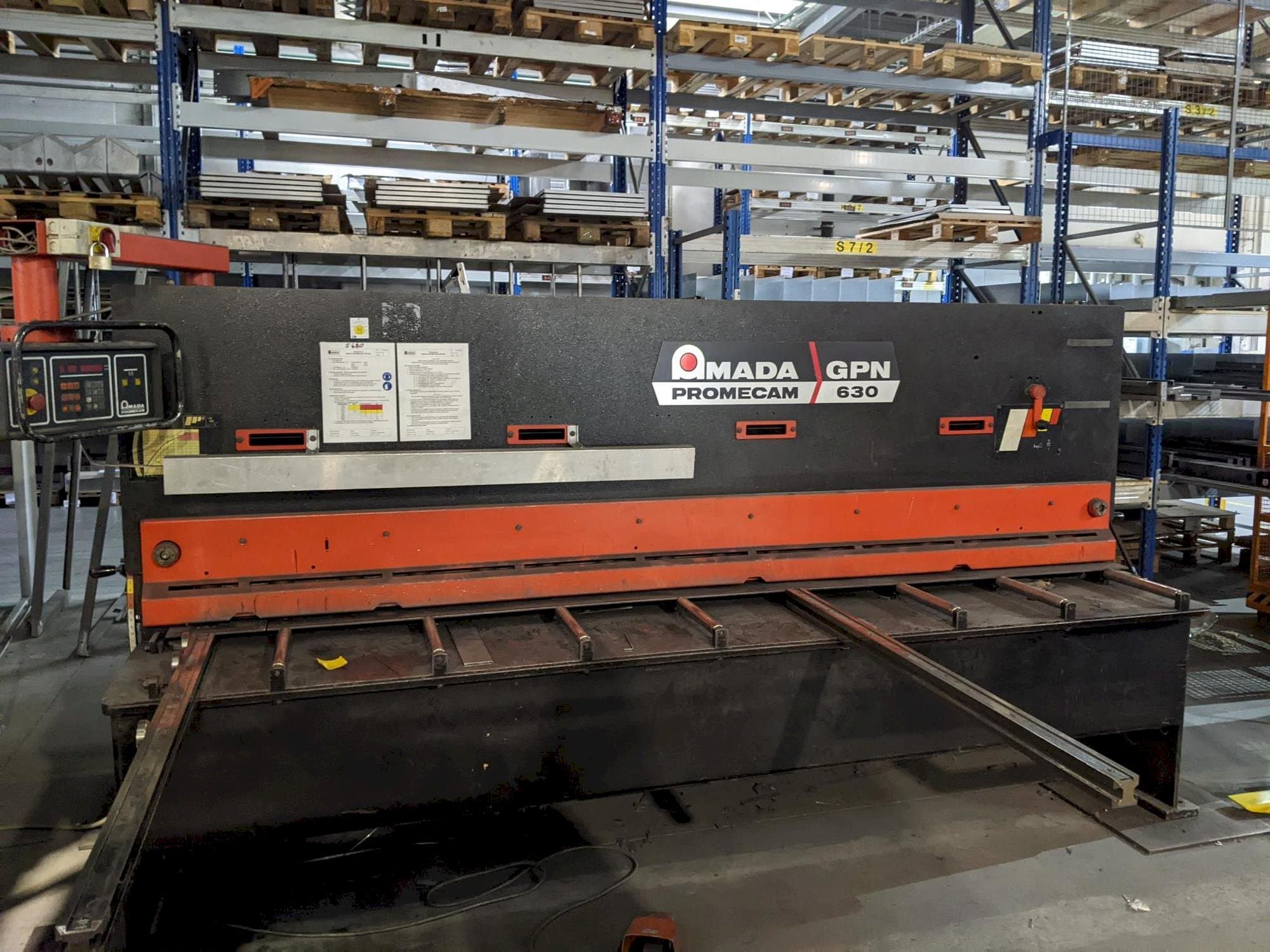 Makine  AMADA Promecam Gpn 630 - Önden görünüm