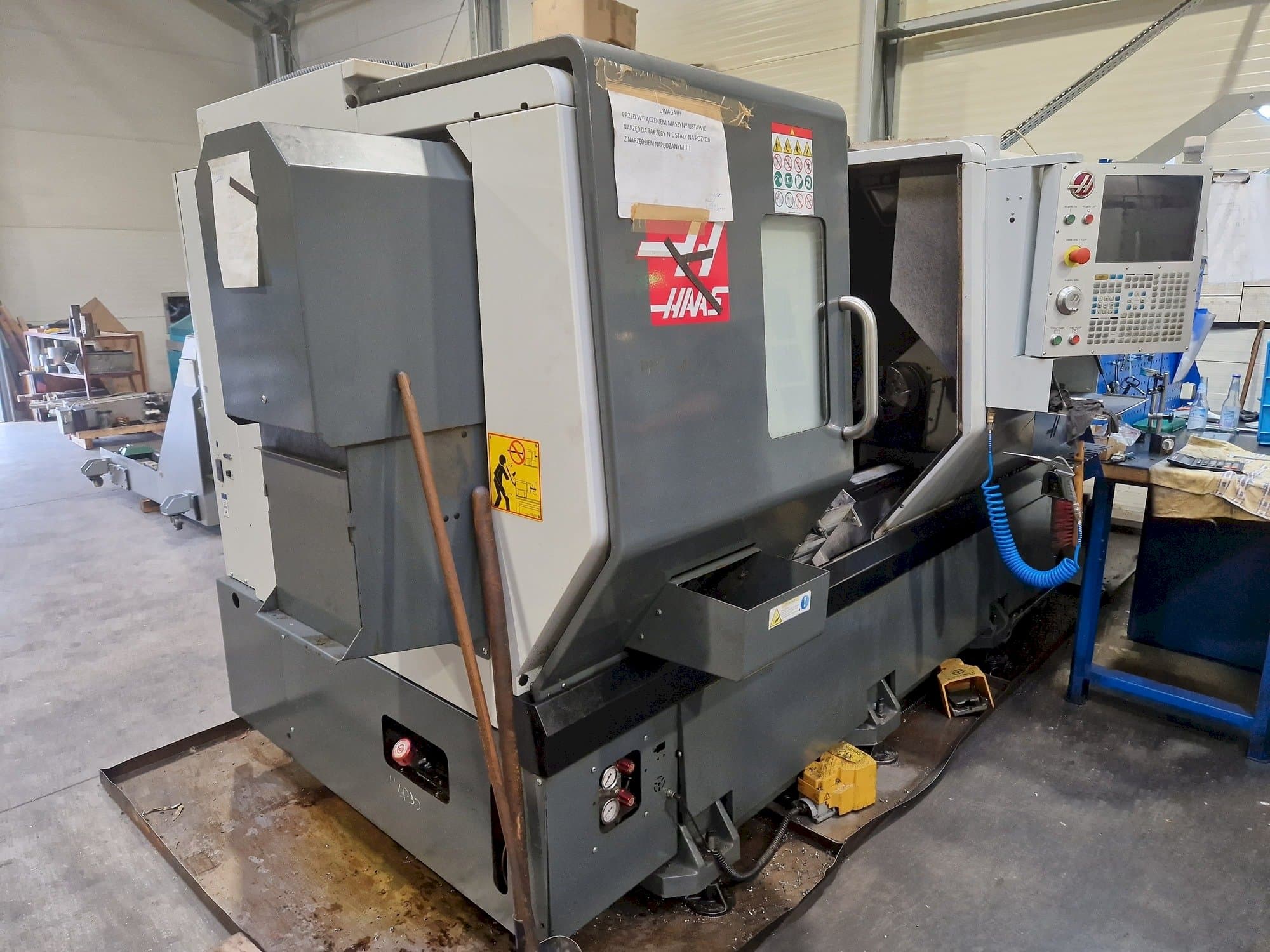 Makine  HAAS DS-30Y - Sol taraftaki görüntü