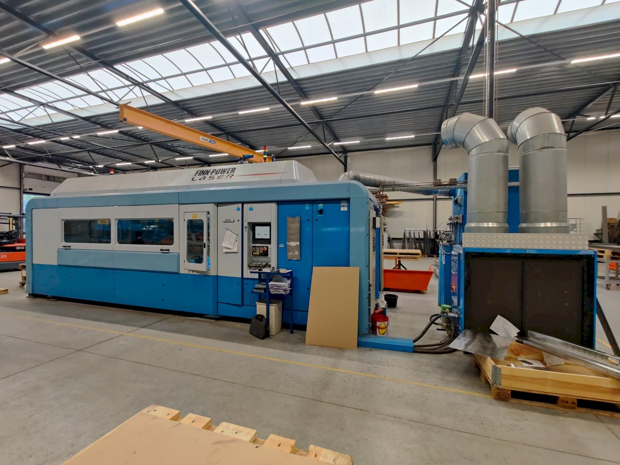 Makine  Finn-Power FPL6-B - Önden görünüm