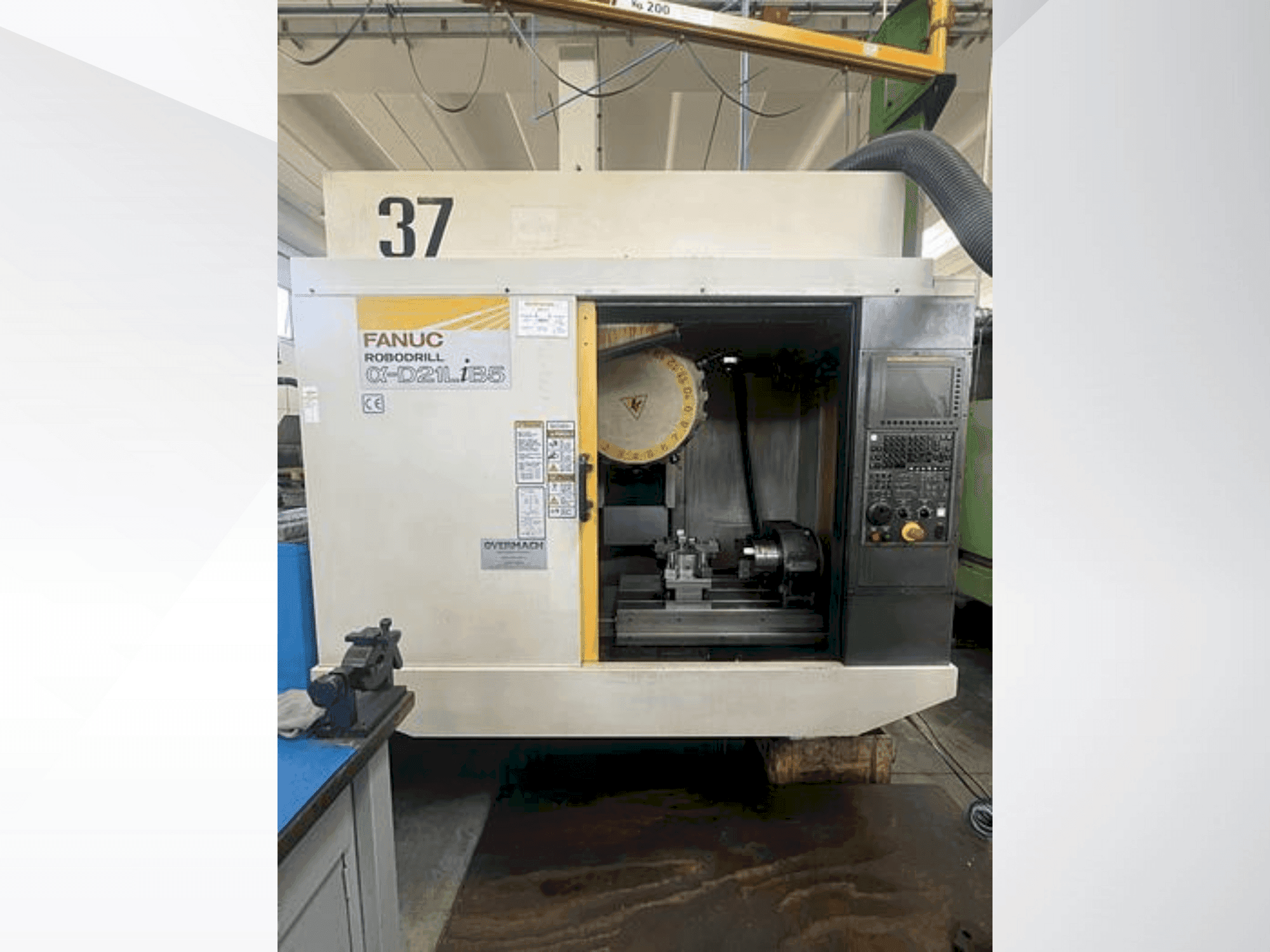 Makine  FANUC Robodrill α-D21LiB5 - Önden görünüm