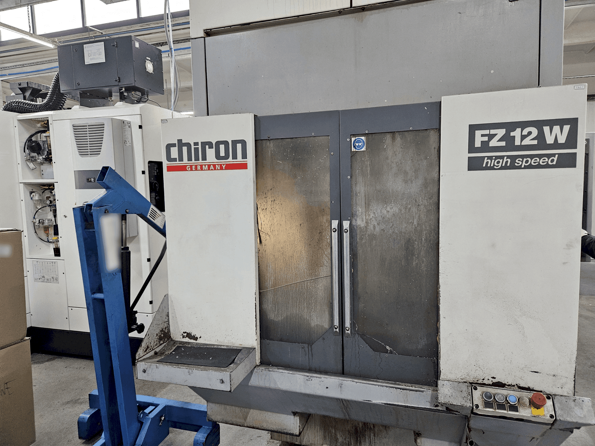 Makine  CHIRON FZ12 W - Önden görünüm