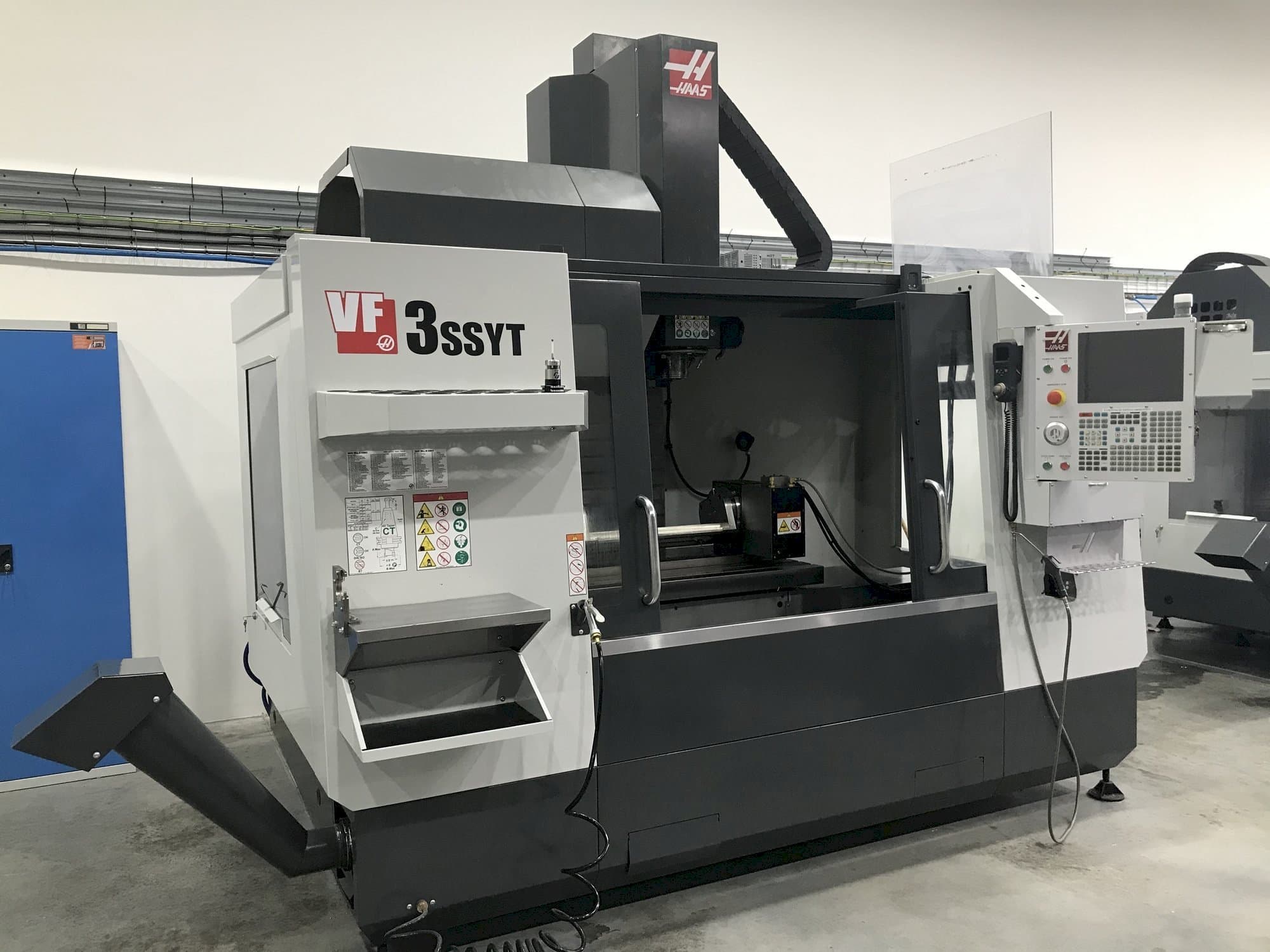 Makine  HAAS VF-3 SSYT - Önden görünüm