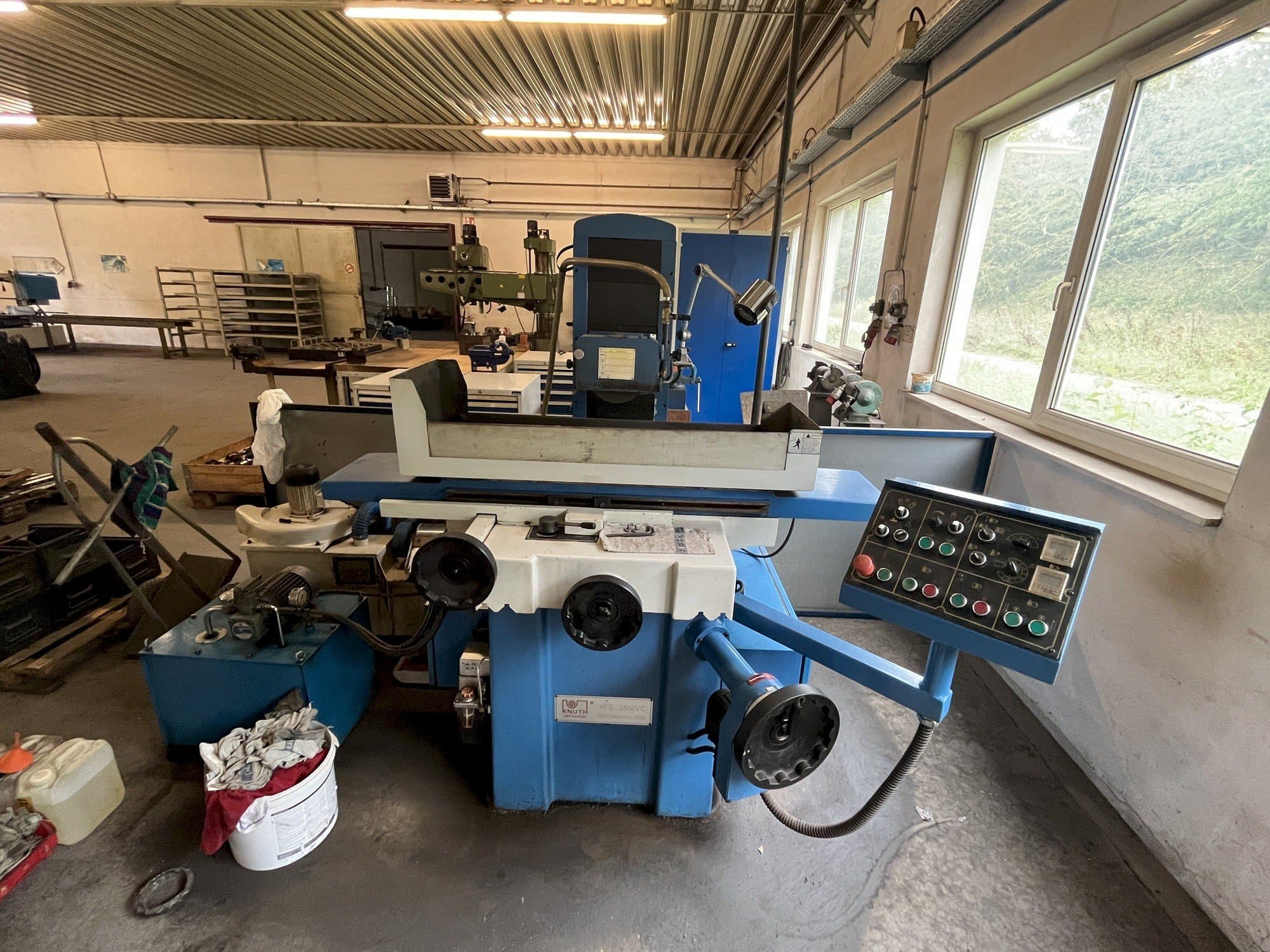 Makine  KNUTH HFS 2550 VC - Önden görünüm