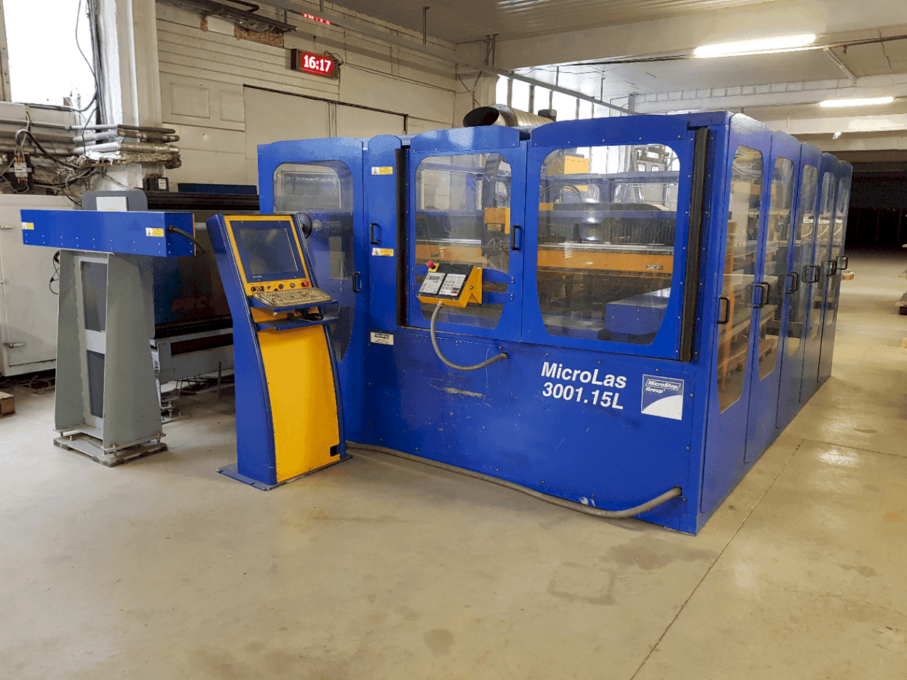 Makine  MicroStep MicroLas 3001.15L - Önden görünüm