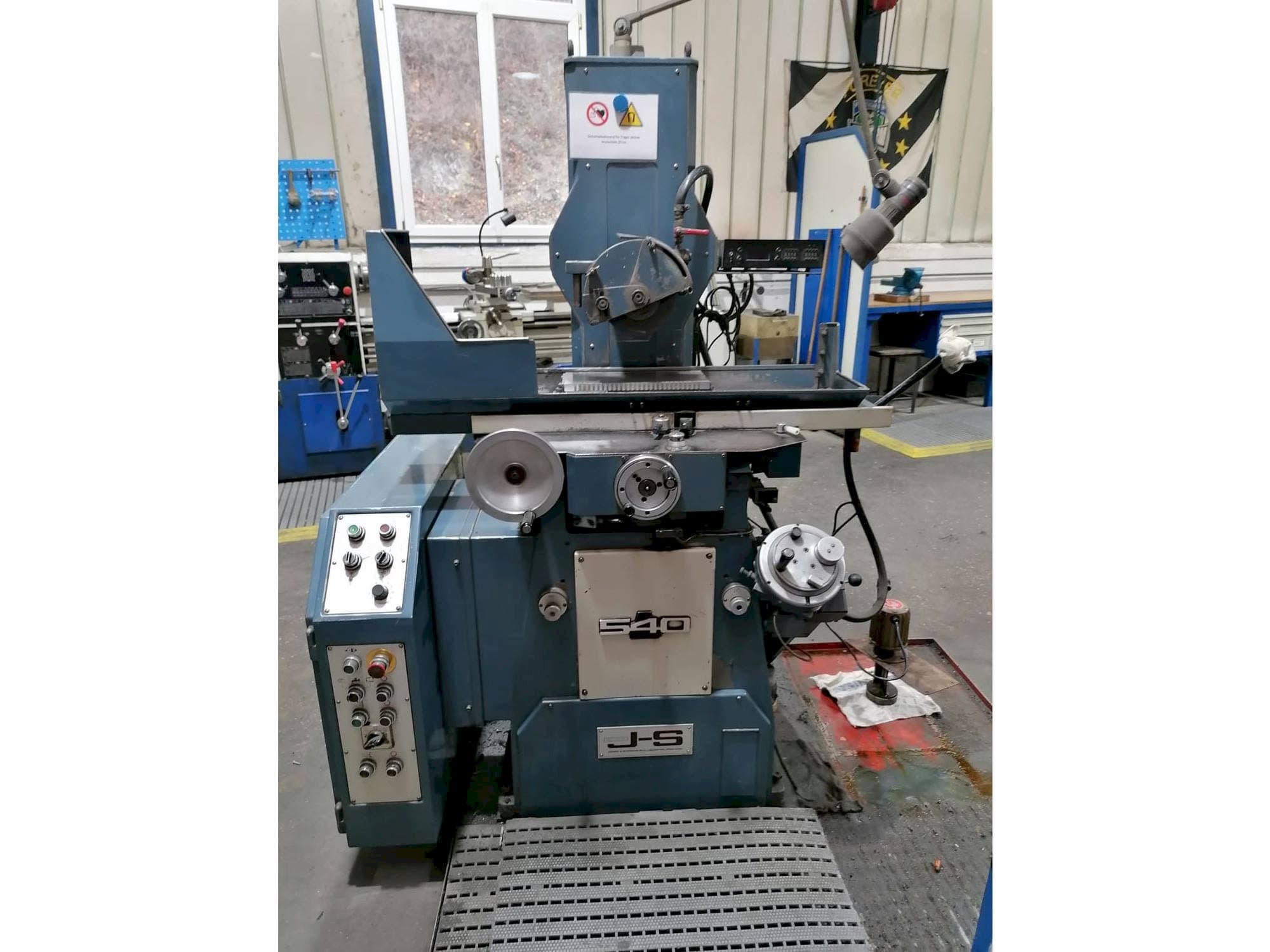 Makine  Jones & Shipman 540 - Önden görünüm