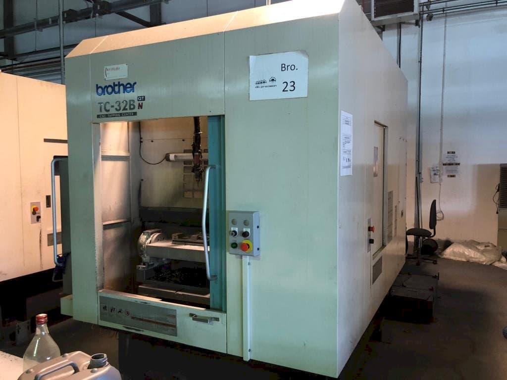 Makine  Brother TC 32B - Önden görünüm