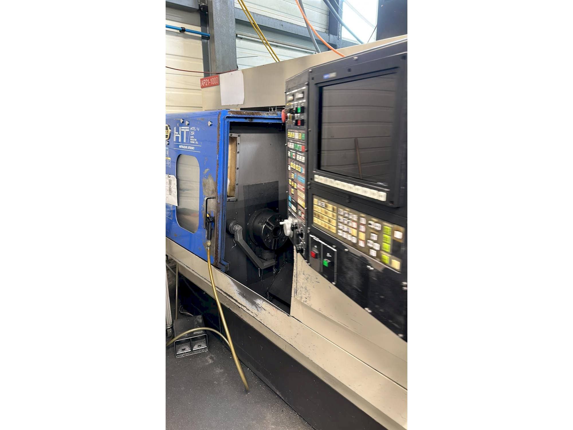 Makine  HITACHI SEIKI HT25 R - Önden görünüm