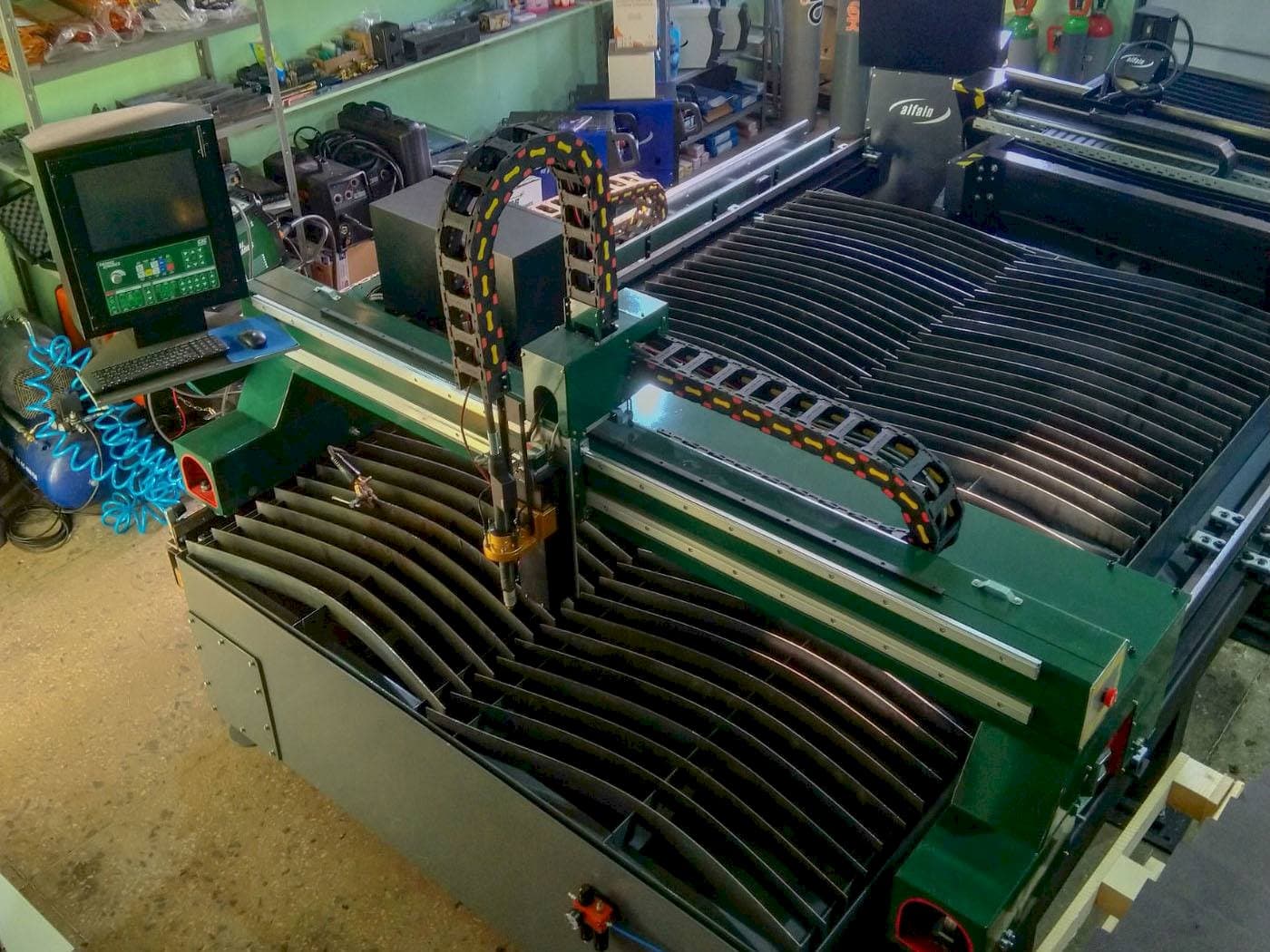 Makine  Huawei HNC-2500W - Önden görünüm