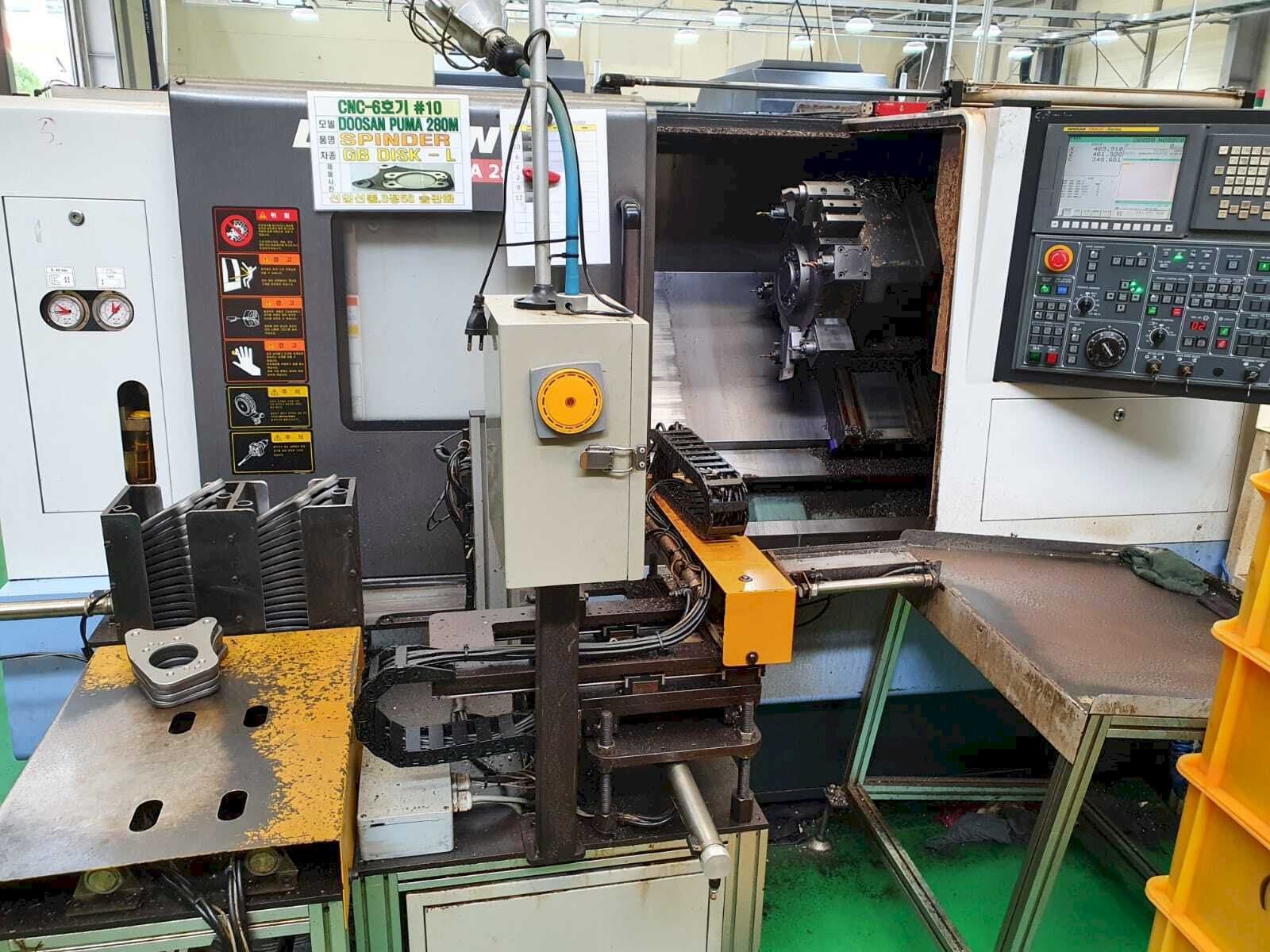 Makine  Doosan Puma 280M - Önden görünüm