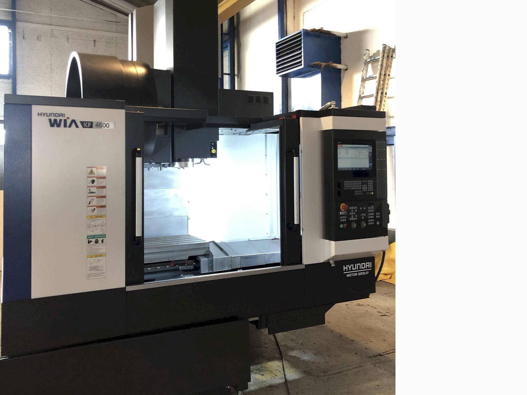 Makine  Hyundai Wia KF4600 - Önden görünüm