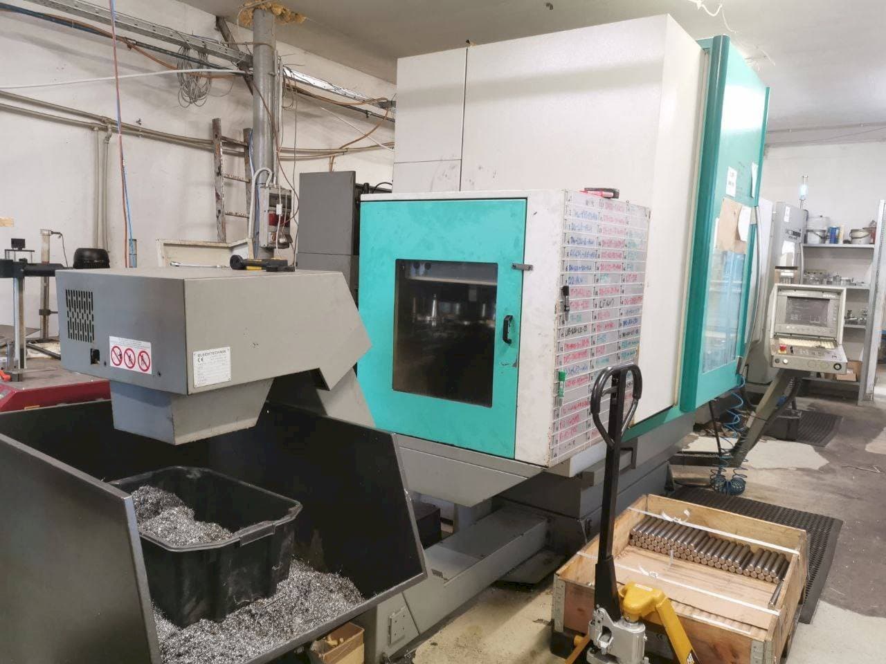 Makine  DECKEL MAHO 70 V - Önden görünüm