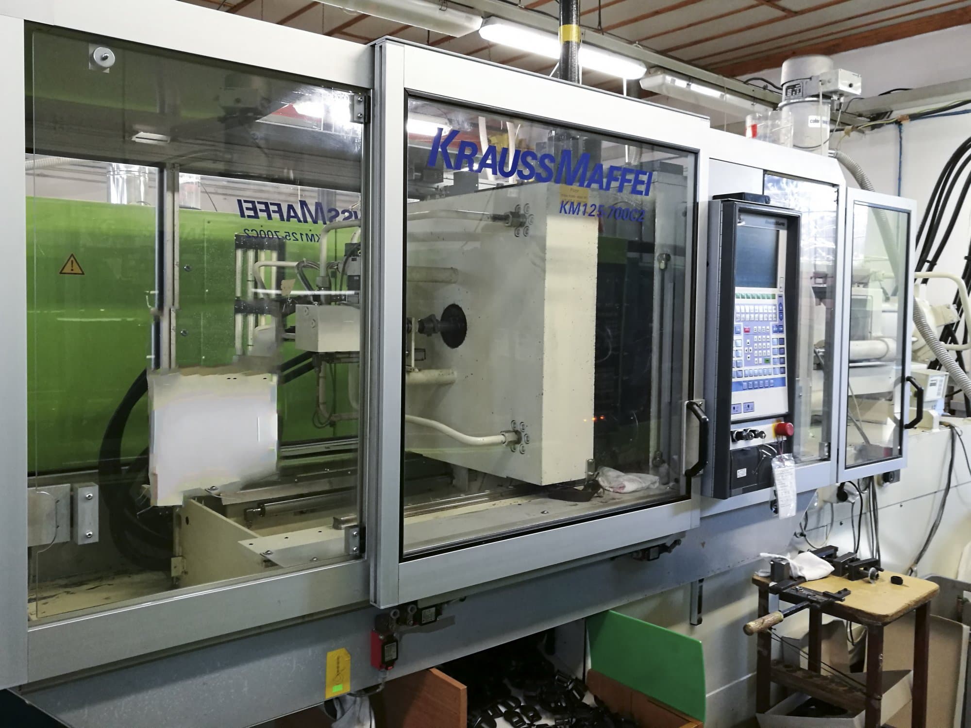 Makine  Krauss Maffei - Sol görünüm 125-700 C2