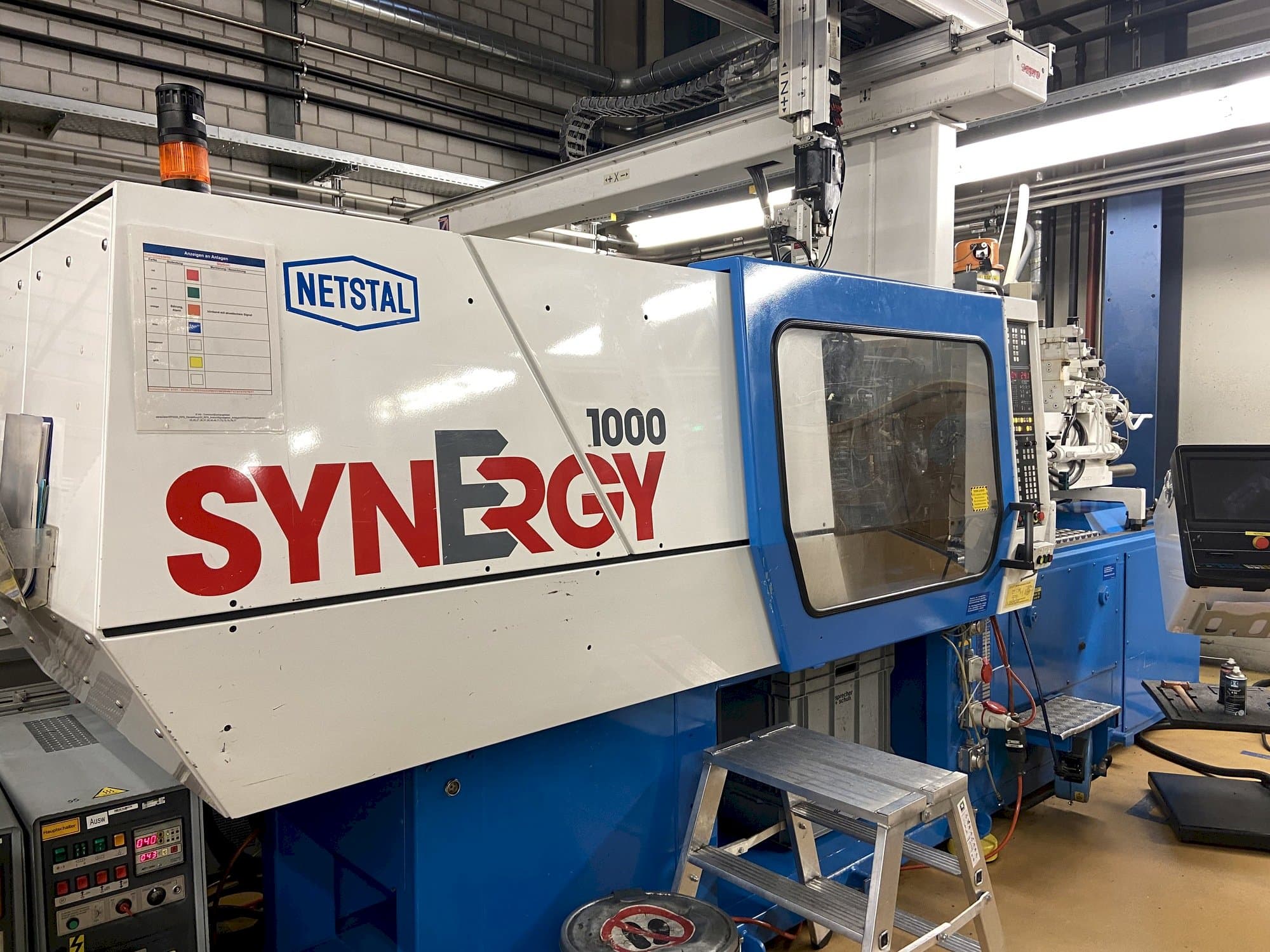 Makine  Netstal Synergy 1000-230 - Önden görünüm