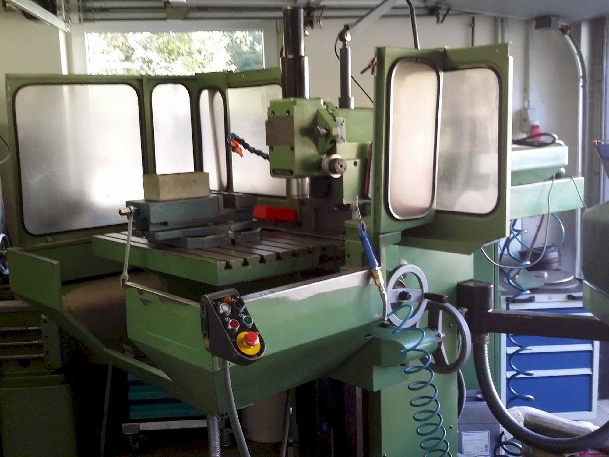 Makine  DECKEL FP4A - Önden görünüm